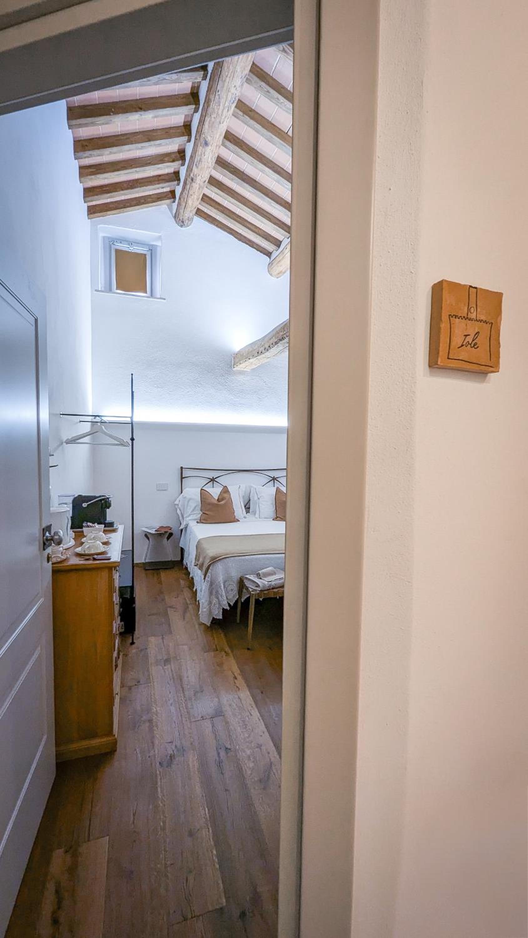 Deluxe Room - Photo 29