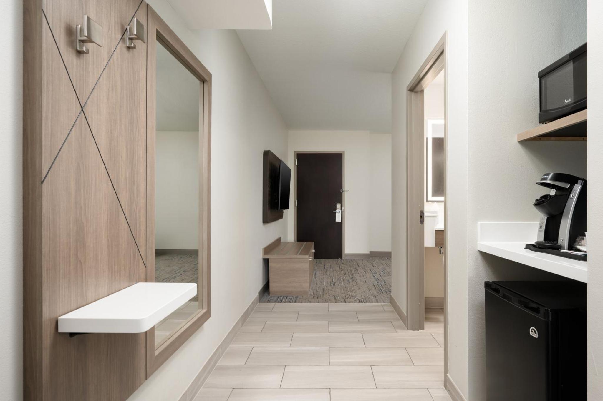 Executive King Suite - Photo 2