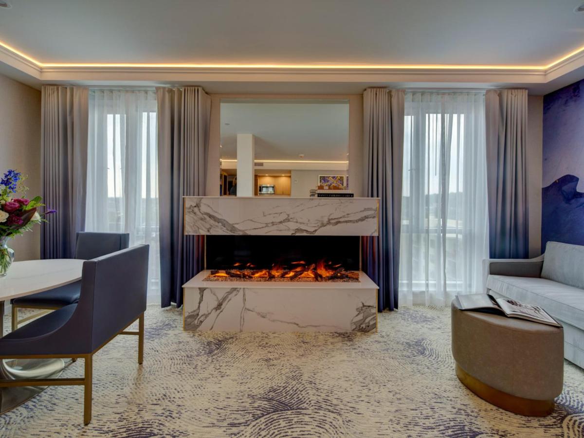 Suite - Photo 11