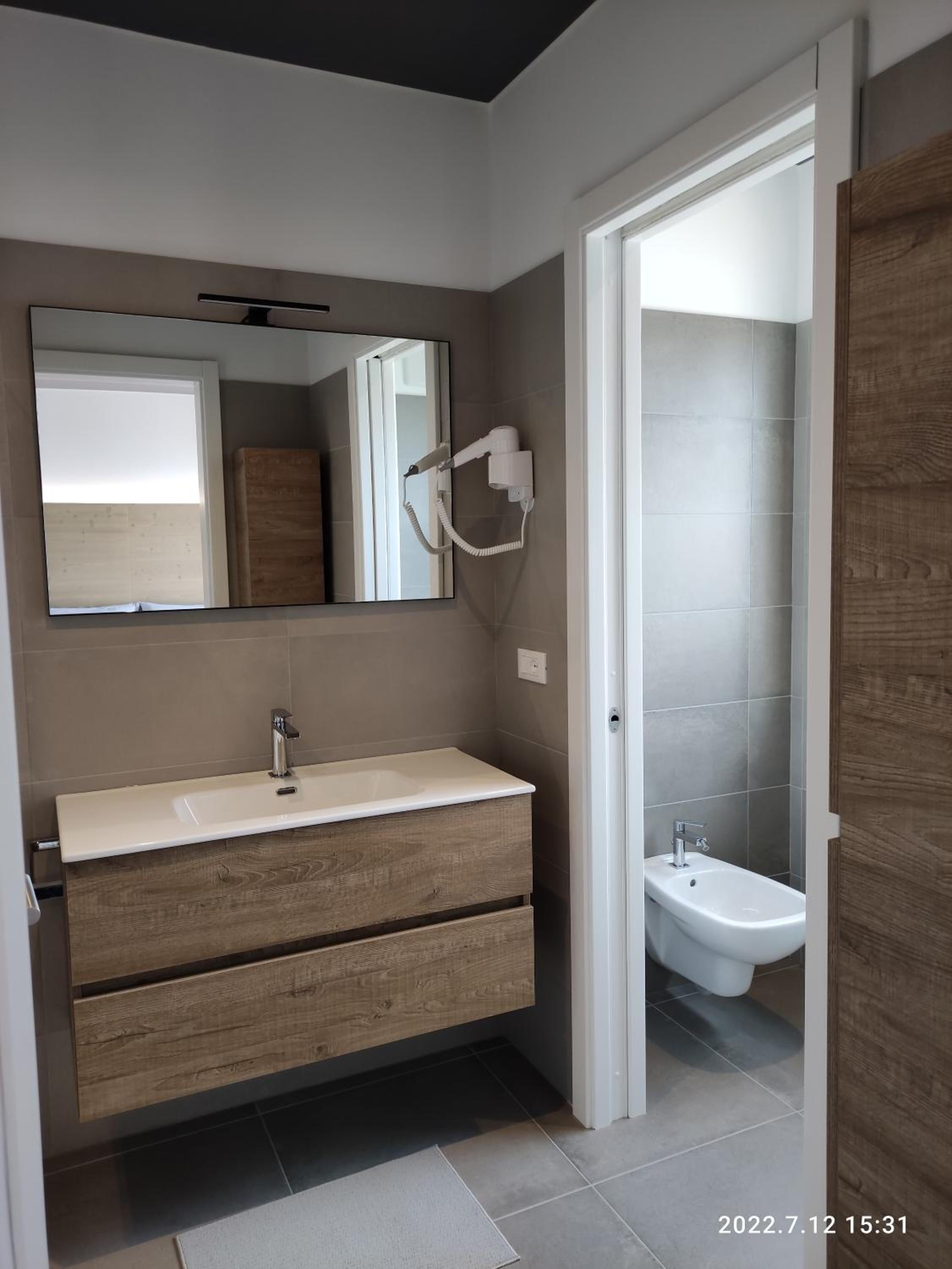 Deluxe Double Room with Balcony photo 2