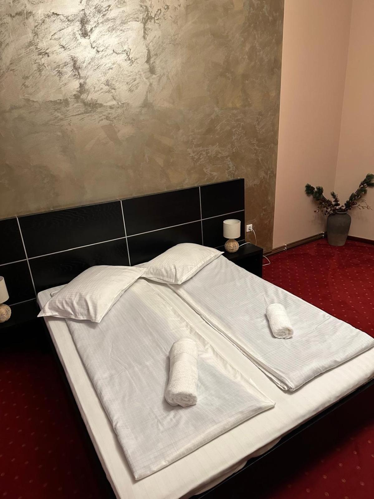Budget Double Room photo 3
