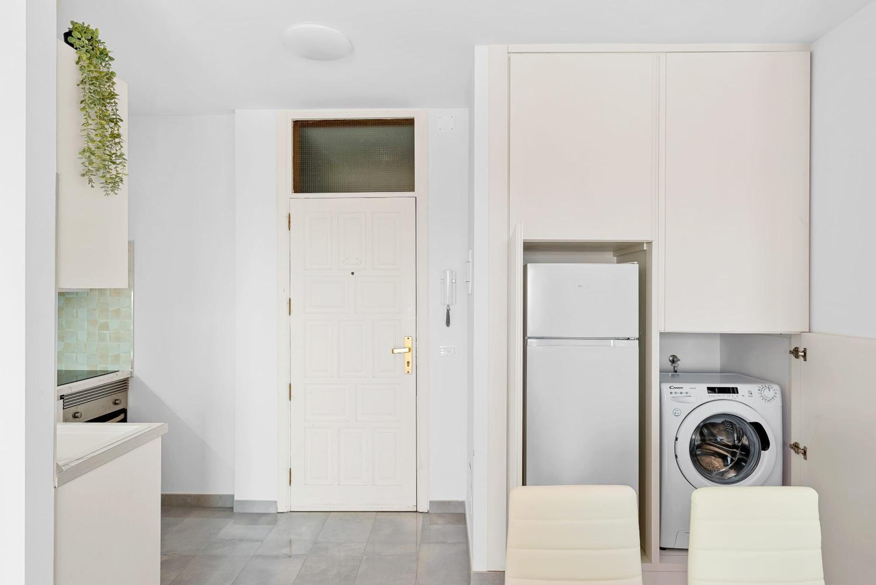 Apartment with View and Balcony photo 2