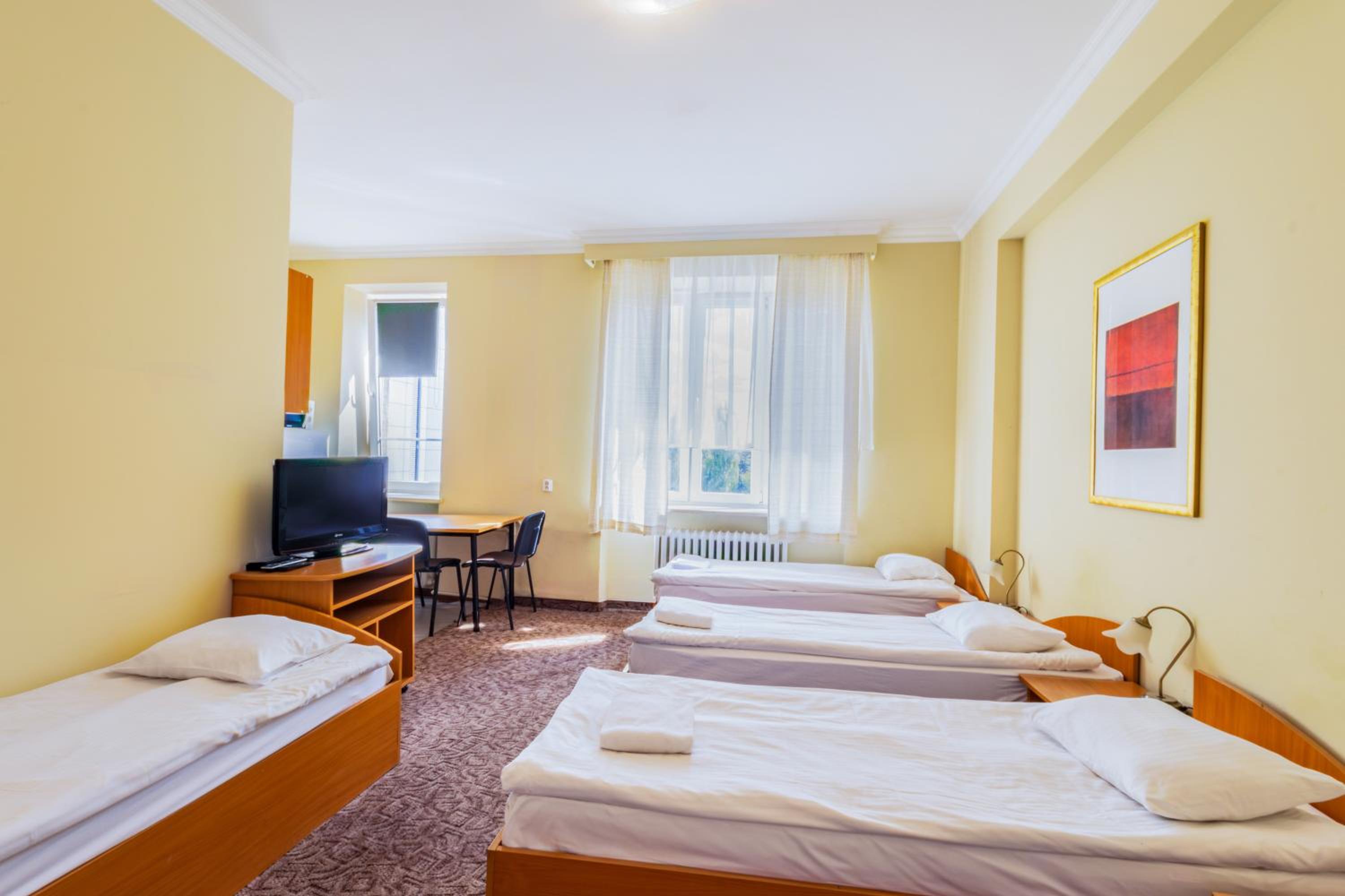 Economy Quintuple Studio with Kitchenette