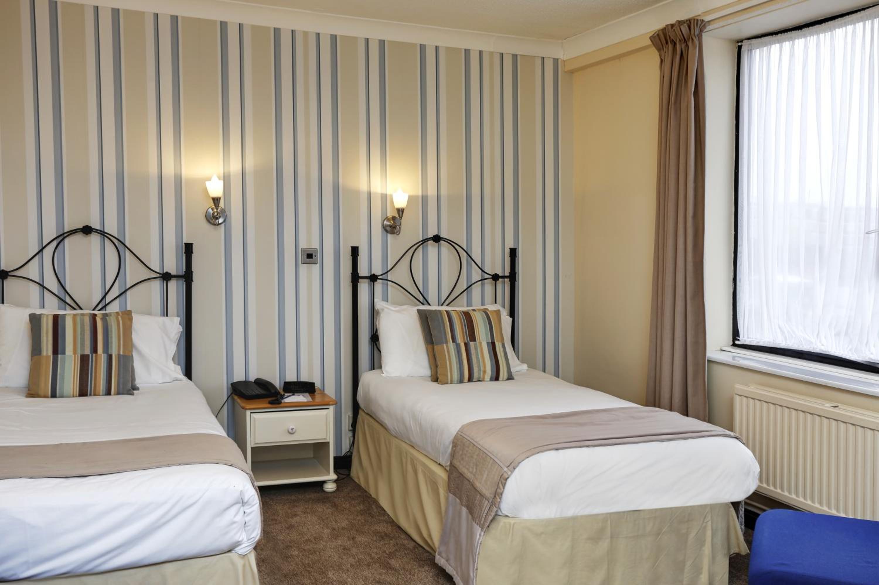 Standard Twin Room - Non-Smoking - Photo 3