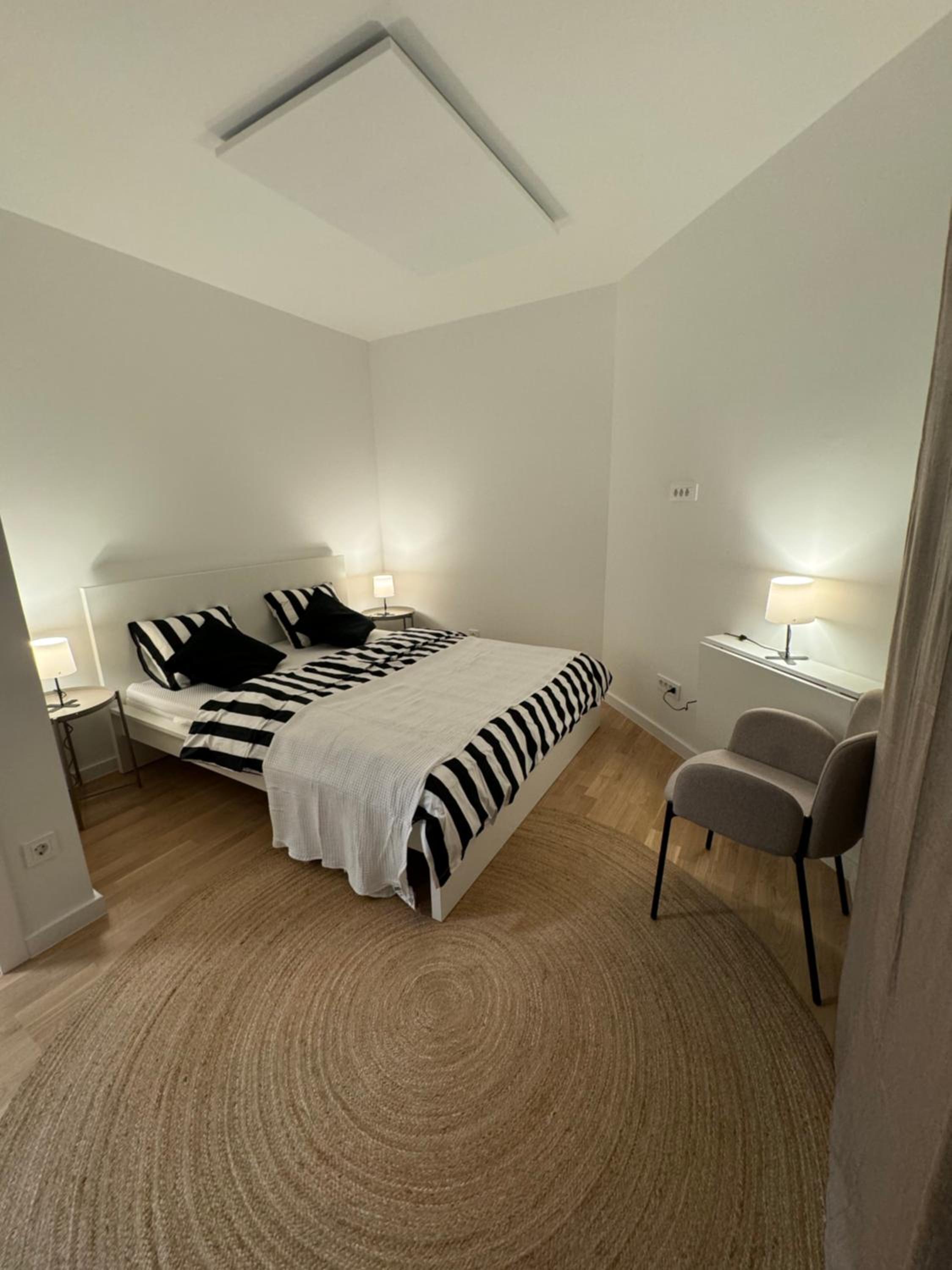 One-Bedroom Apartment photo 1