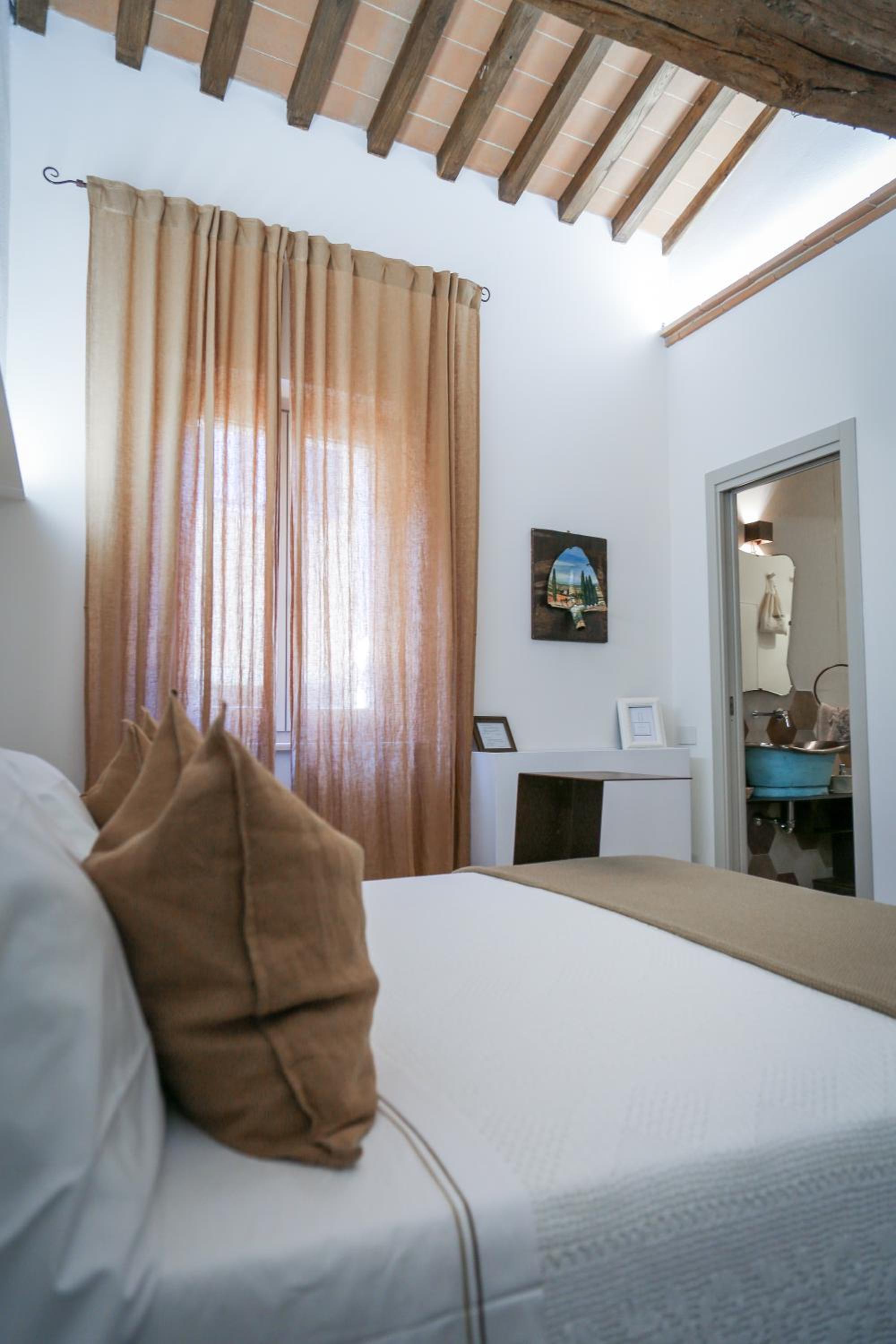 Deluxe Room - Photo 39
