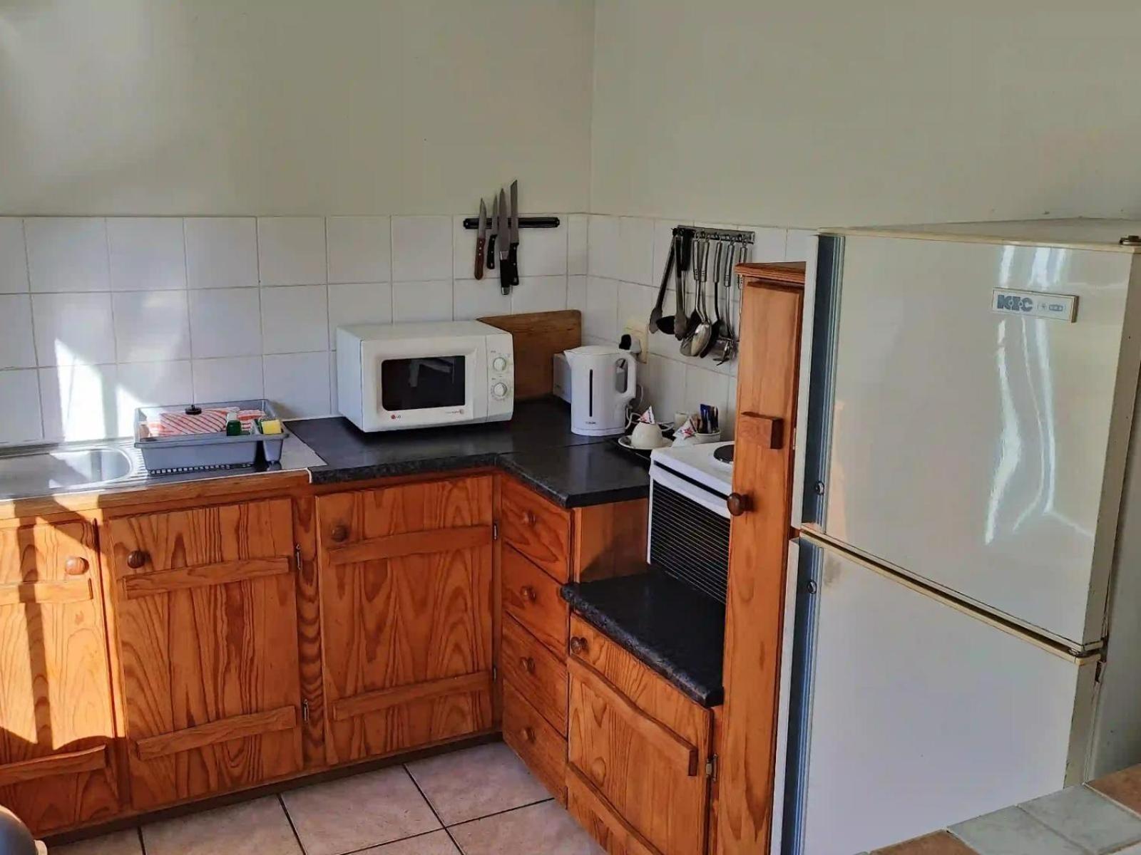 One-Bedroom House - Photo 2