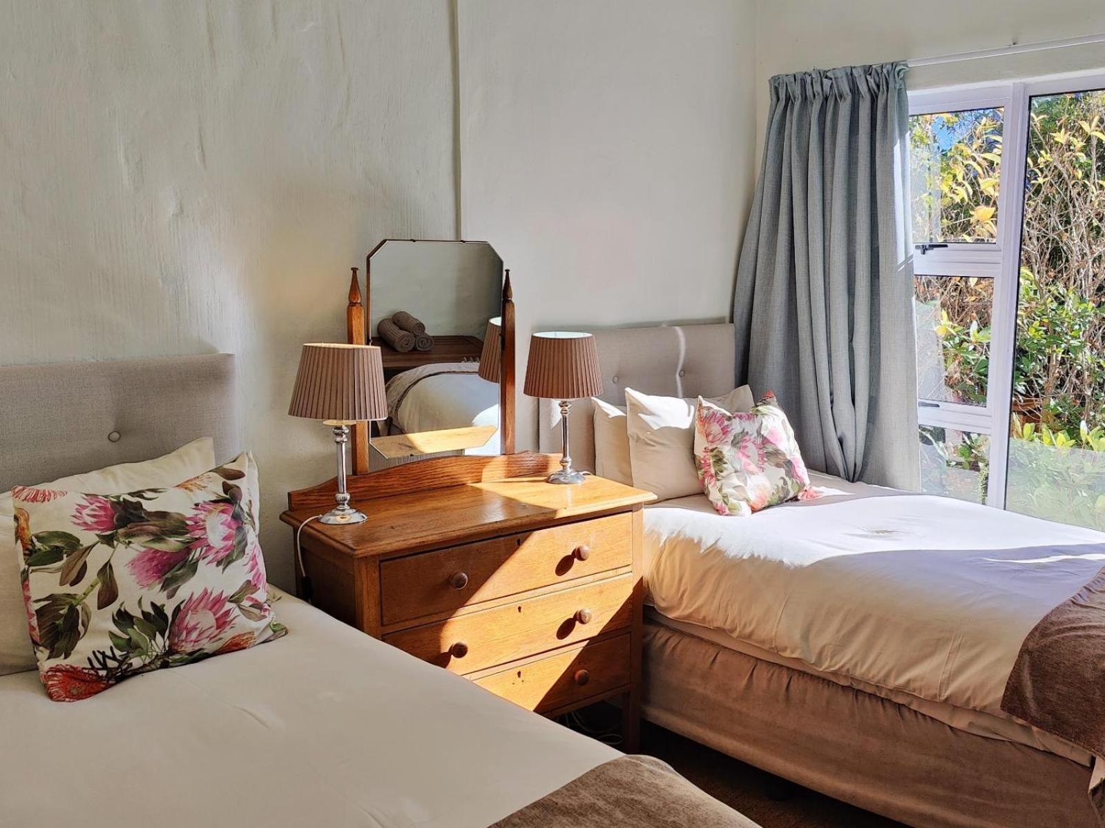 Three-Bedroom Cottage - Photo 2