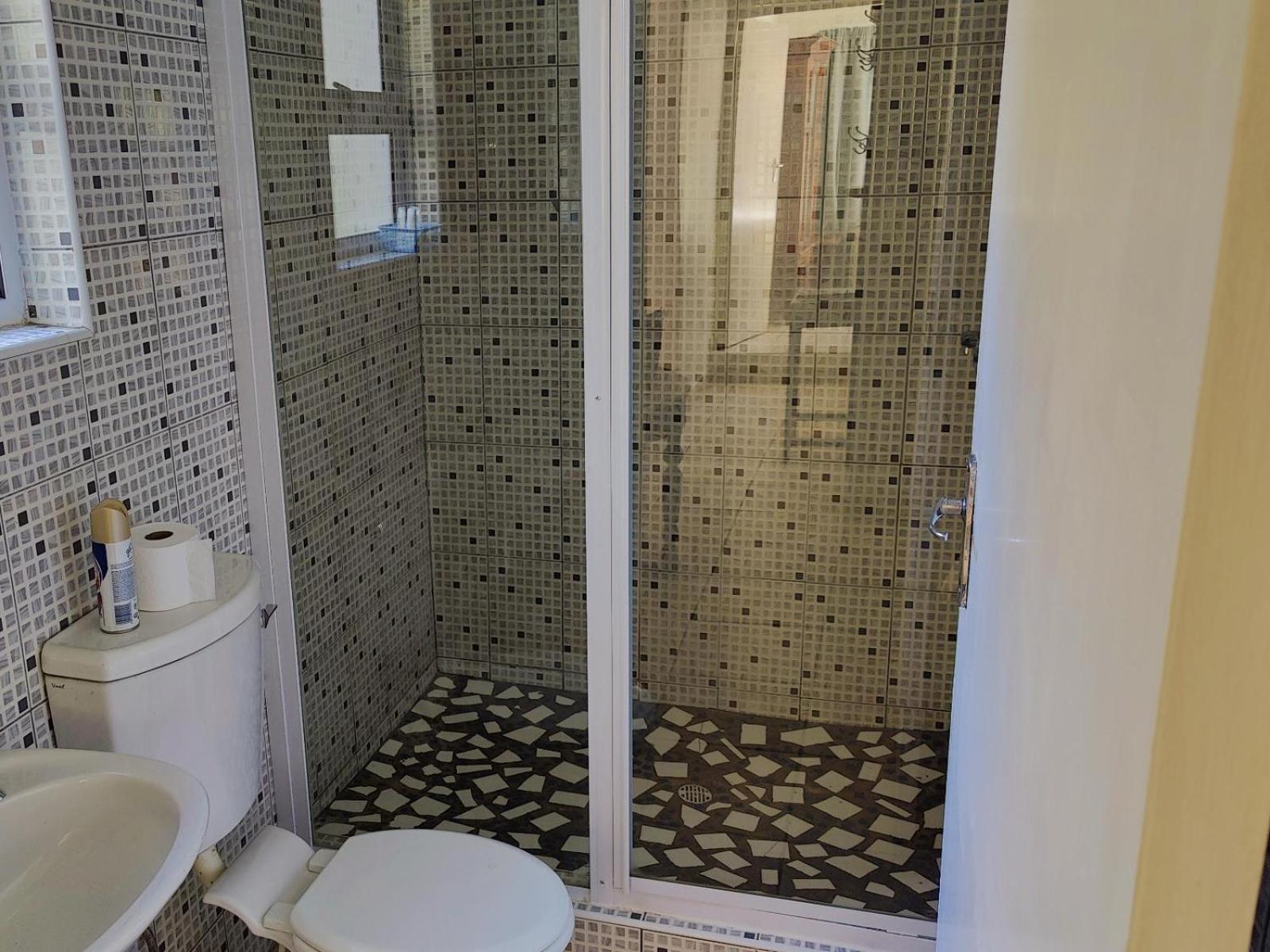 Three-Bedroom Cottage - Photo 4