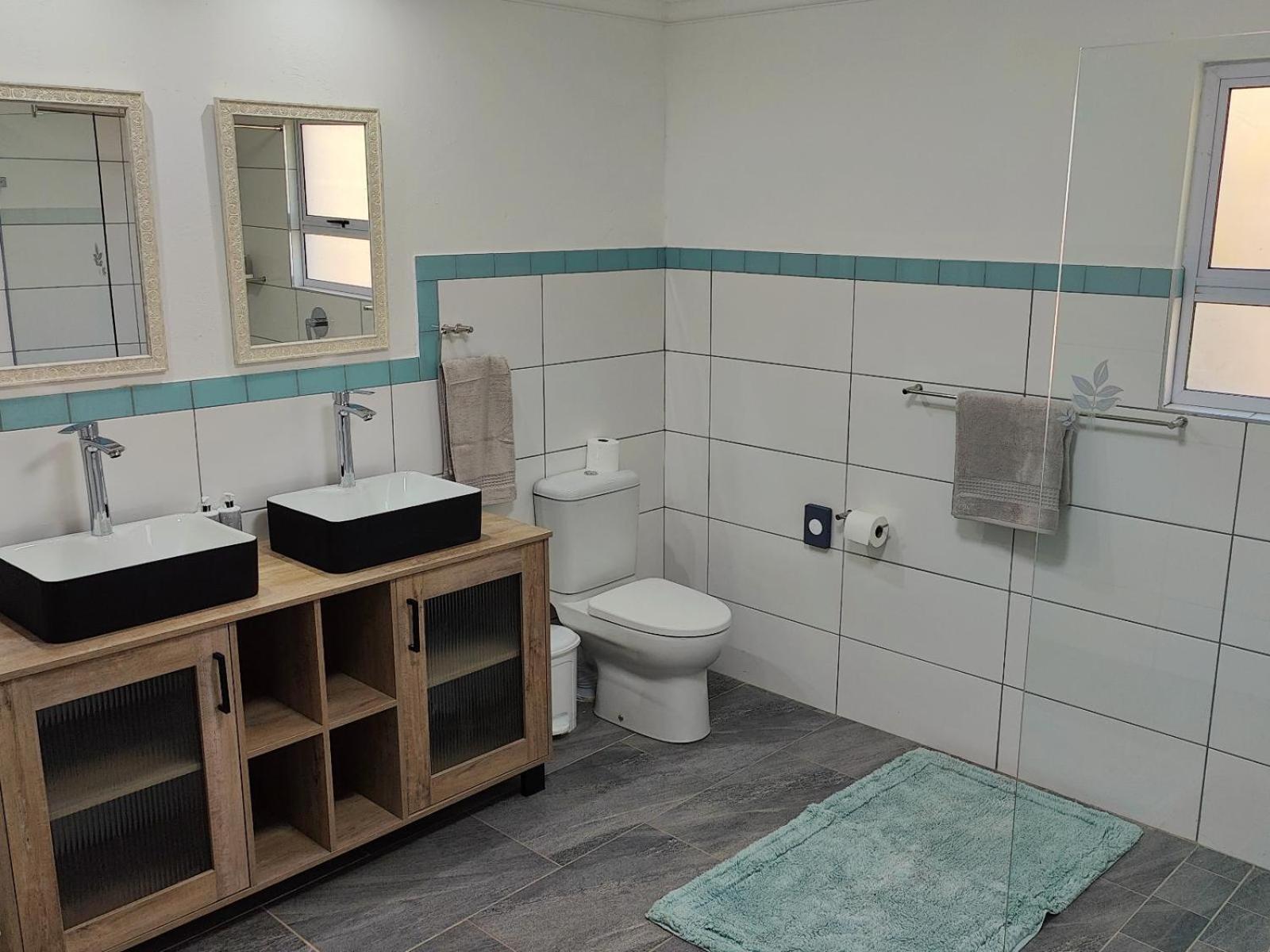 Three-Bedroom House - Photo 15