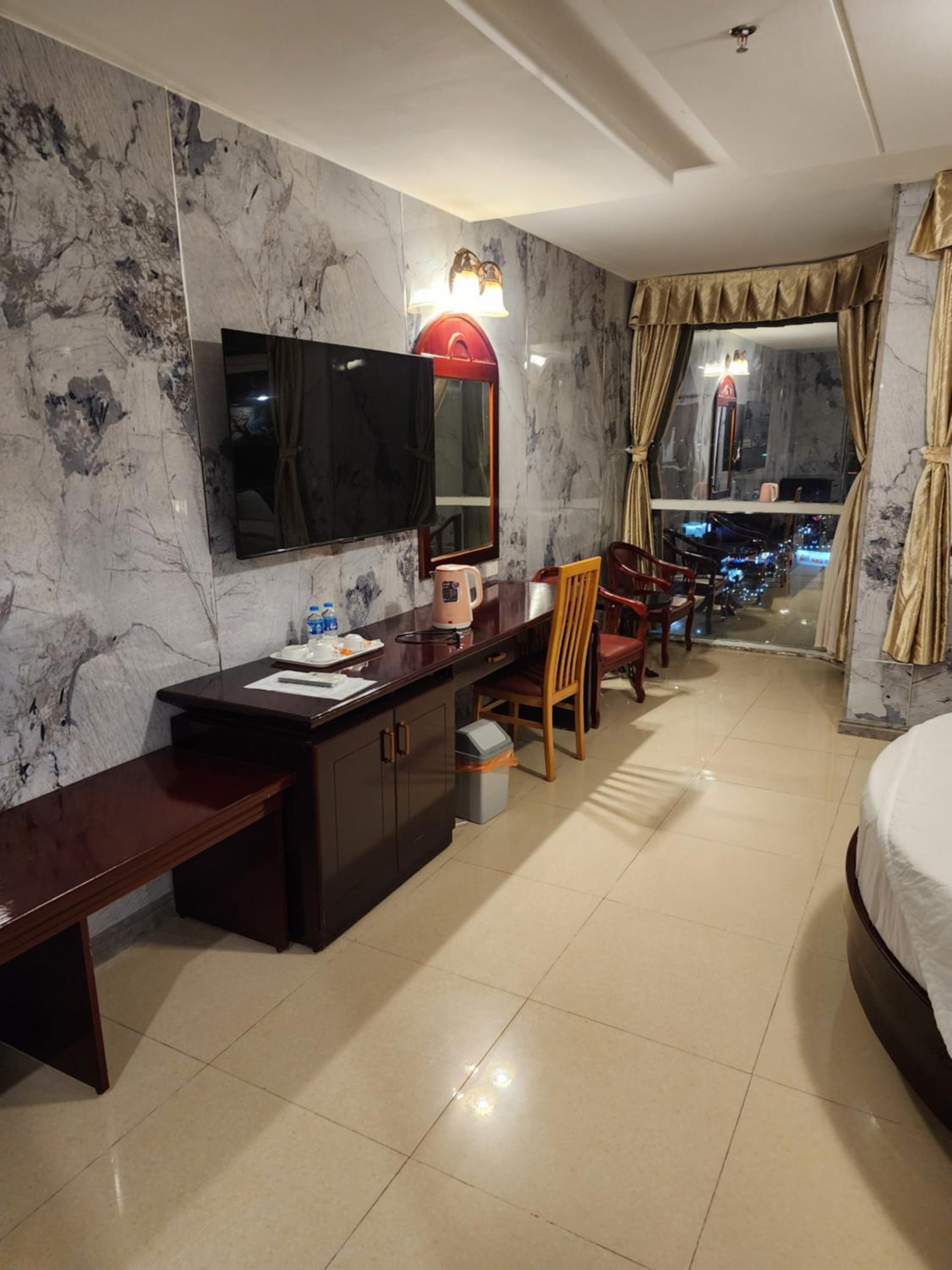 Deluxe Double Room with Side Sea View