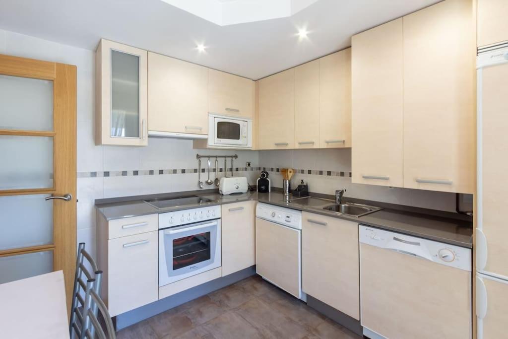Three-Bedroom House photo 2