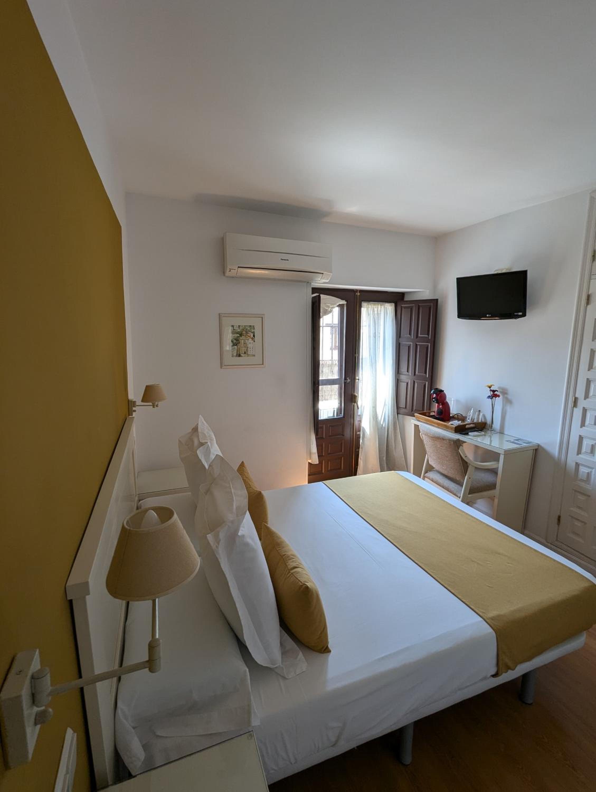 Double or Twin Room - Photo 1