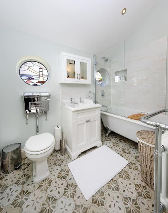 Two-Bedroom House photo 3