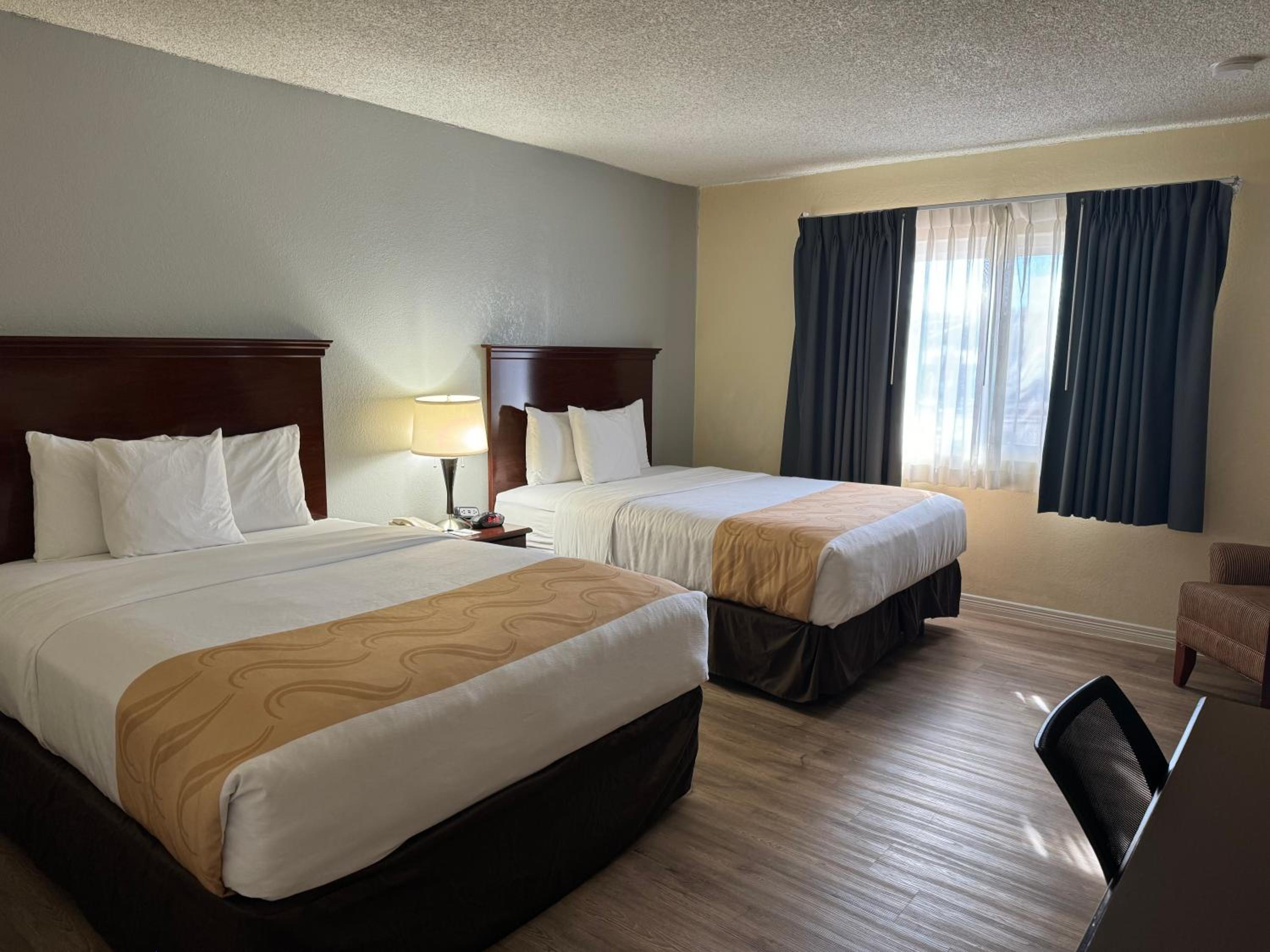 Queen Room - Disability Access photo 2
