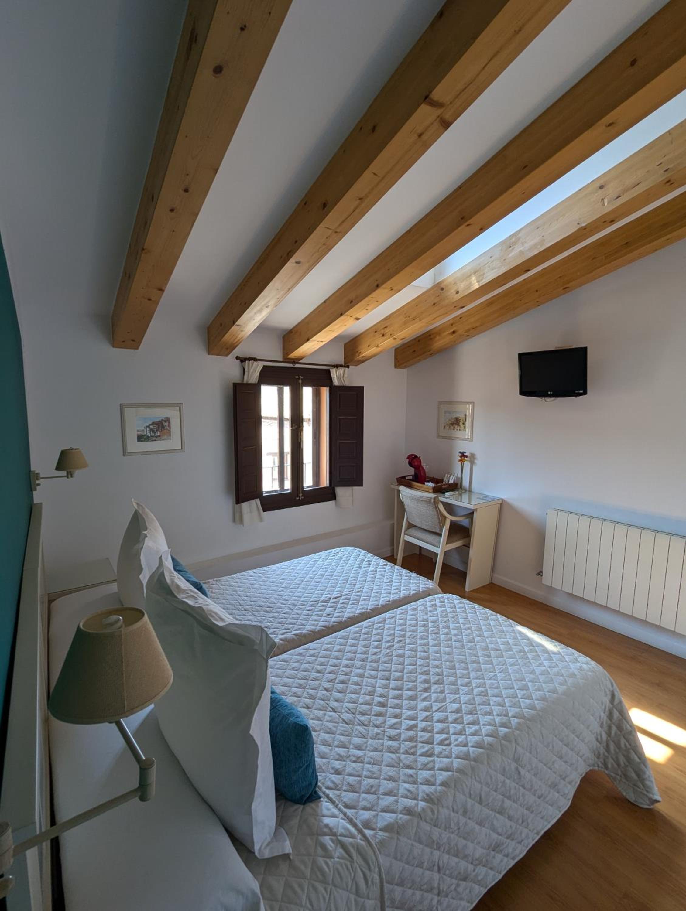 Double or Twin Room - Photo 6