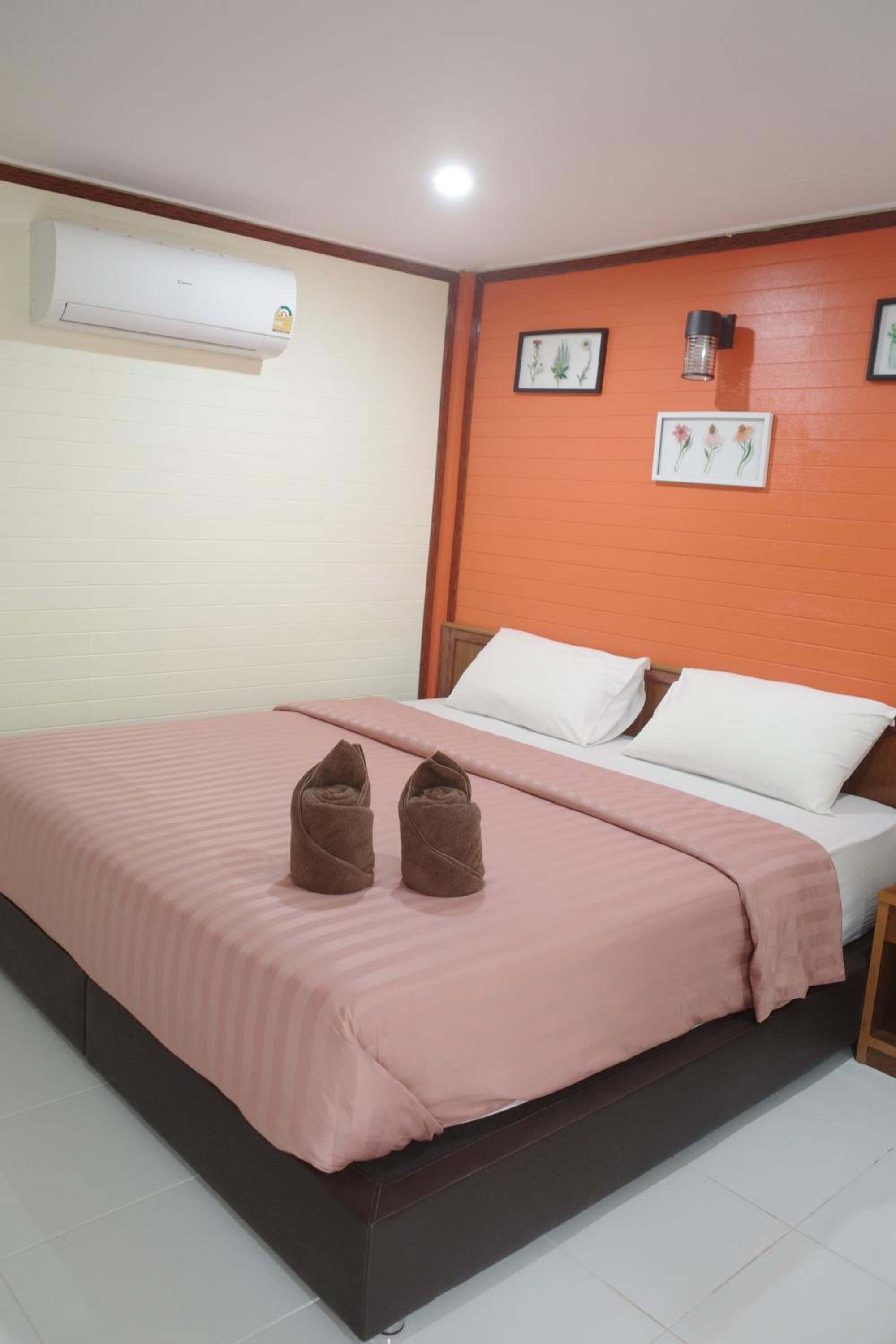 Double Room with Balcony - Photo 21