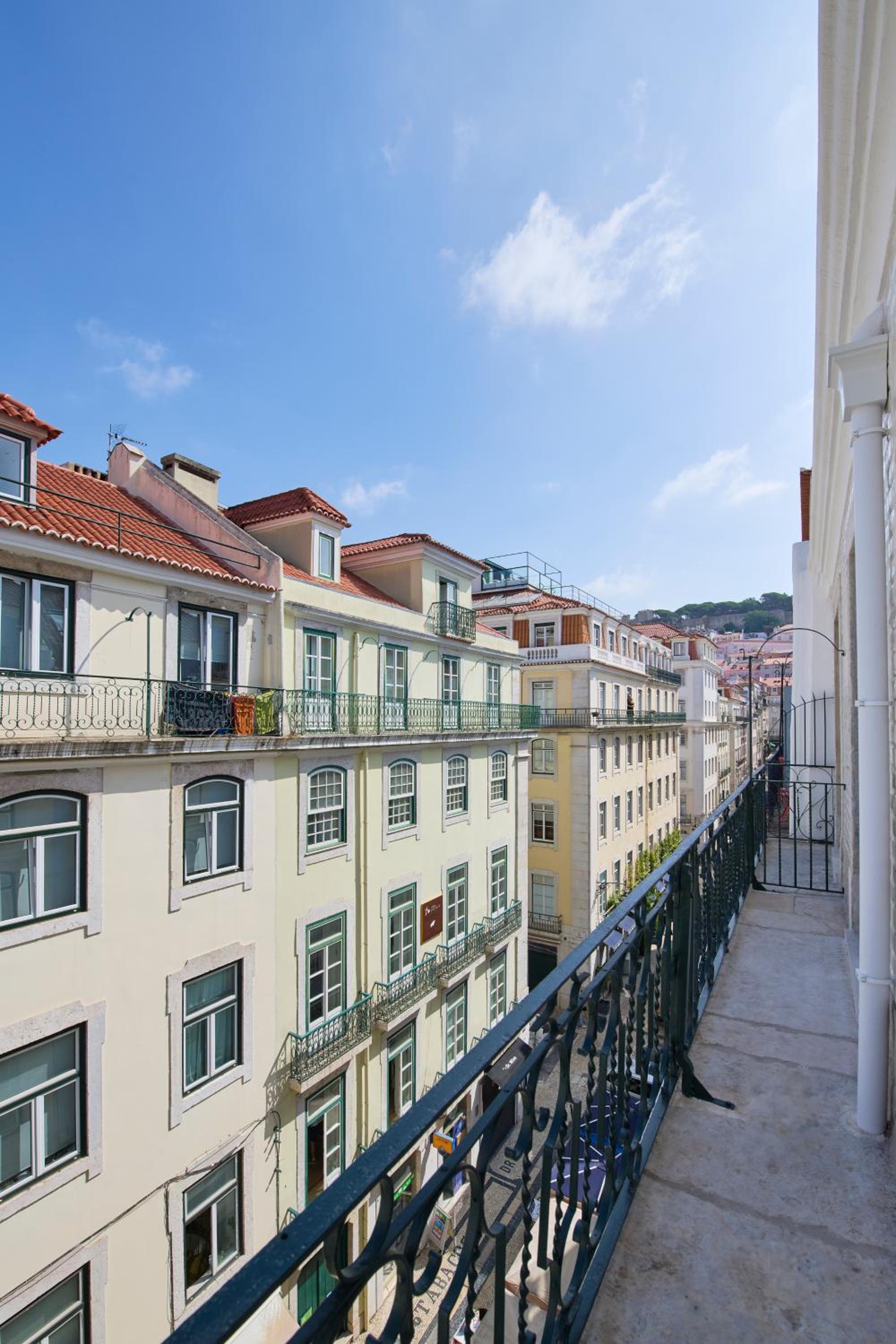 Double or Twin Room with Balcony and City View - Photo 19
