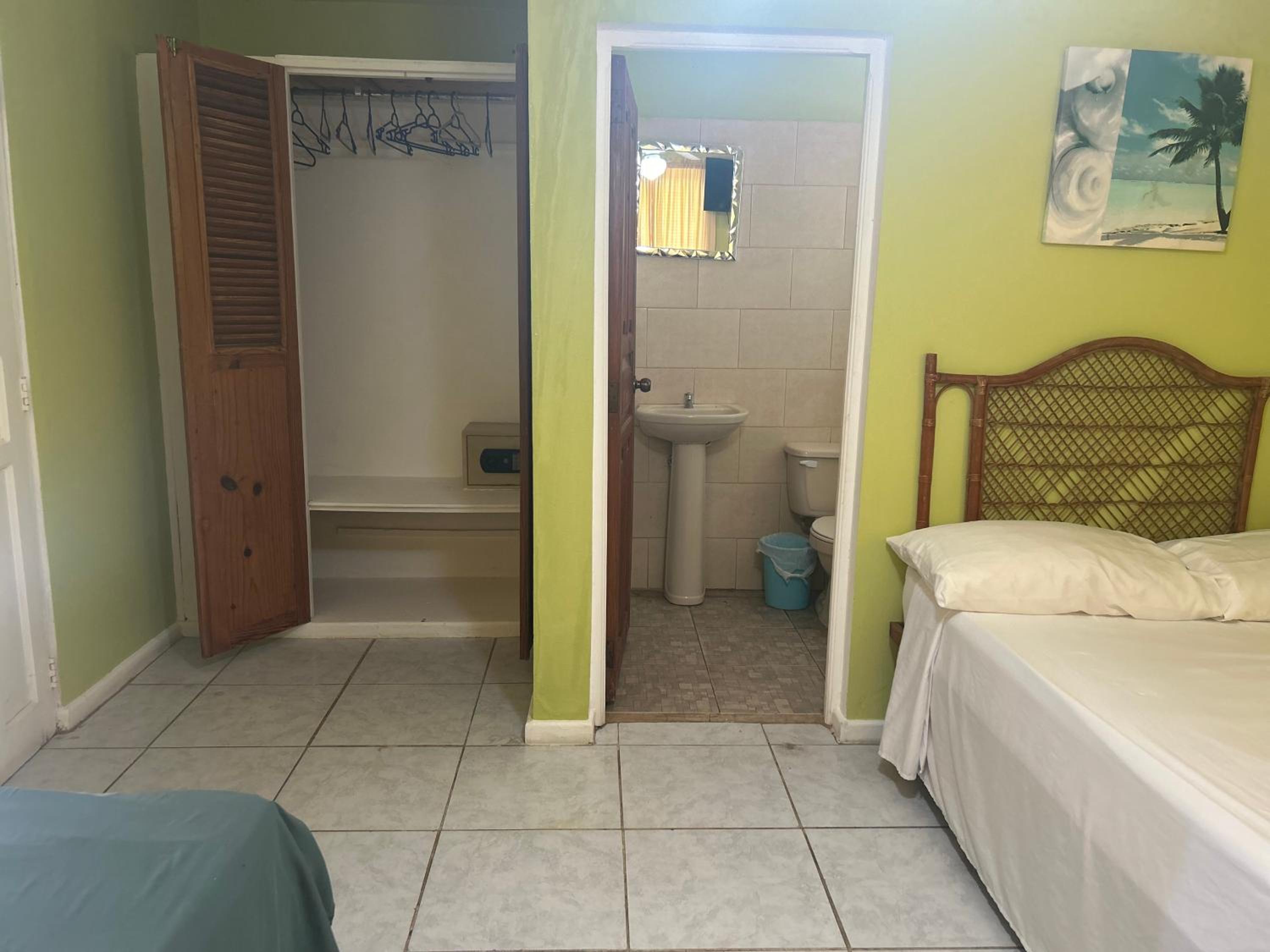 Economy Double or Twin Room photo 3