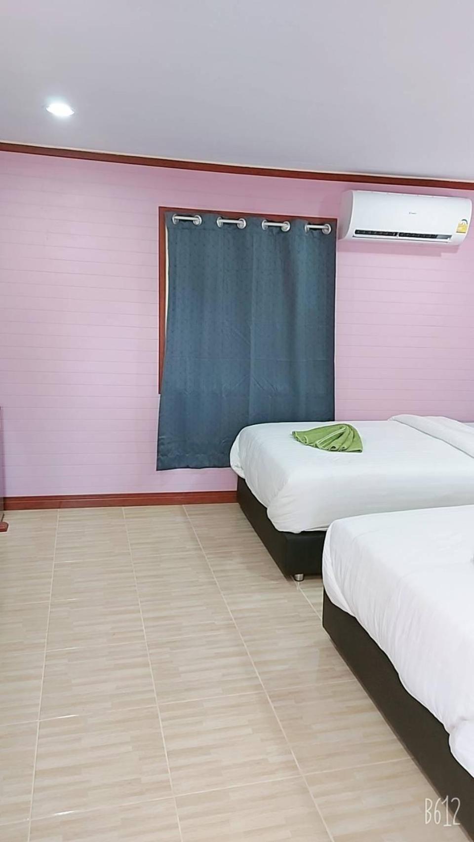 Twin Room with Balcony - Photo 8