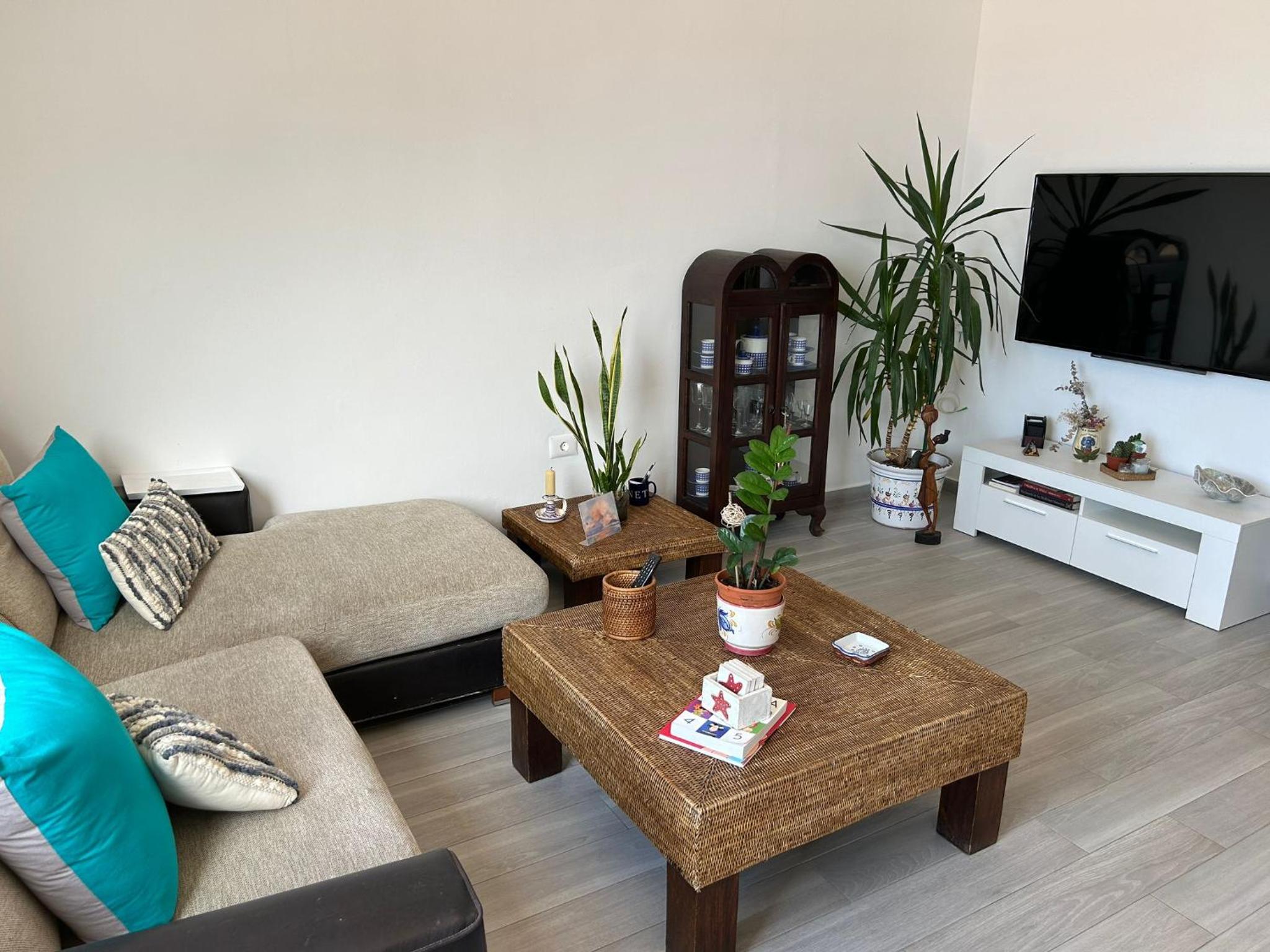 Apartamento de tres dormitorios con vista al agua