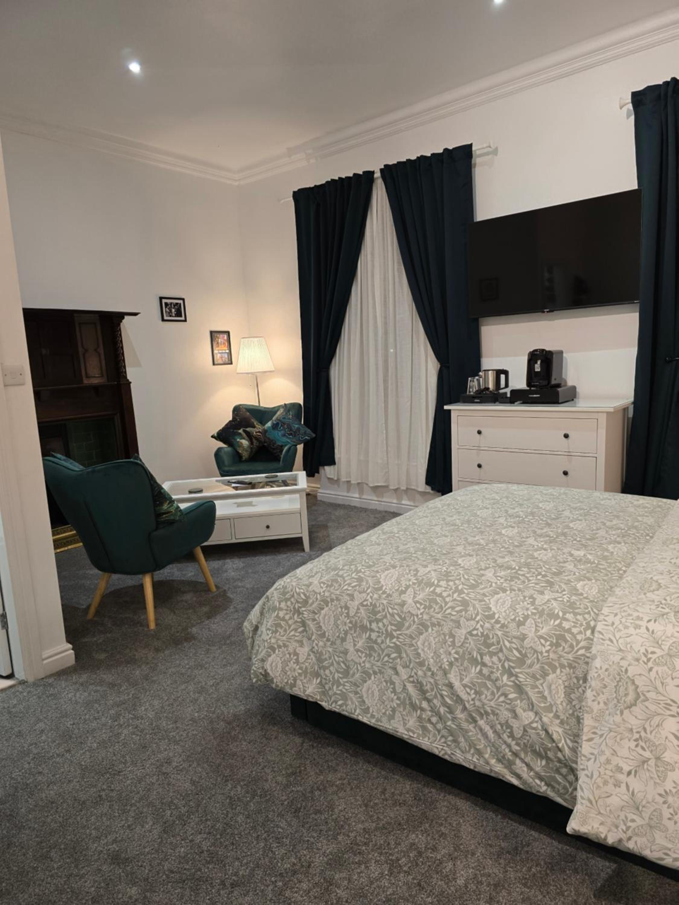 Deluxe King Room photo 2
