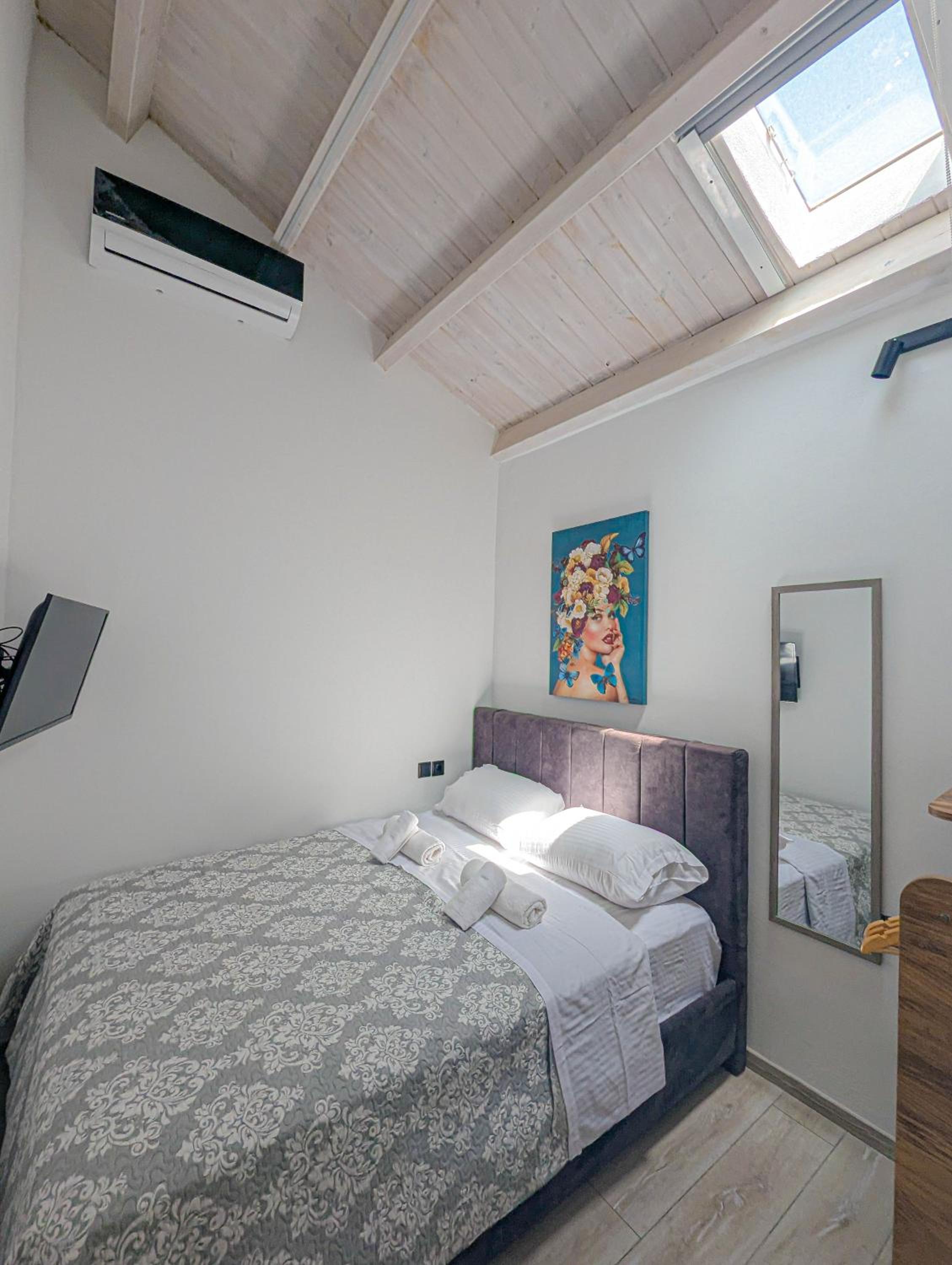 Two-Bedroom Deluxe Apartment with Balcony photo 3