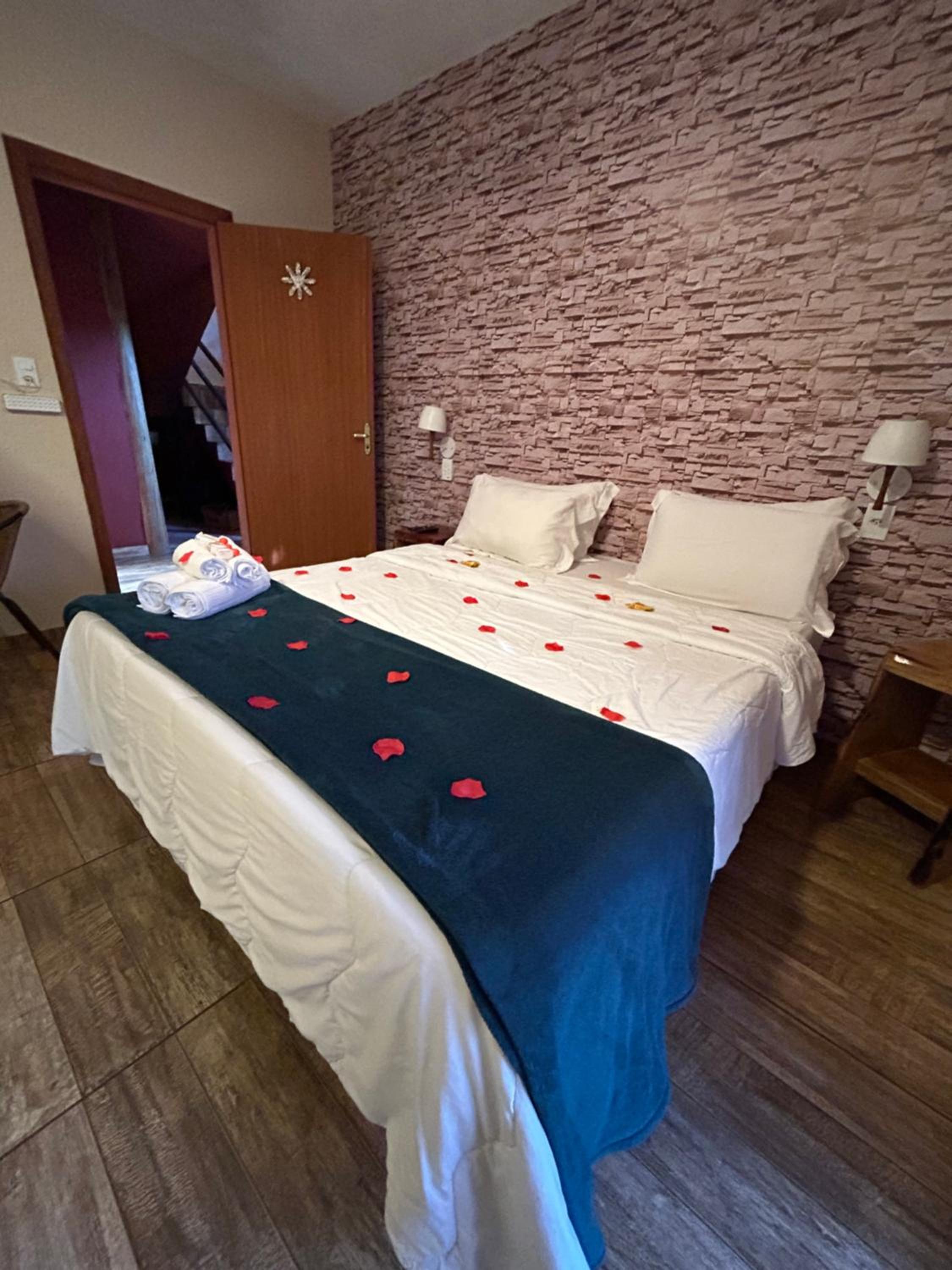 Deluxe Double Room with Bath - Photo 1