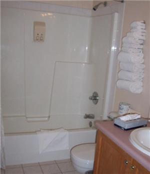 Queen Room - Non-Smoking photo 3