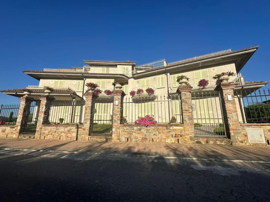 Four-Bedroom House photo 2