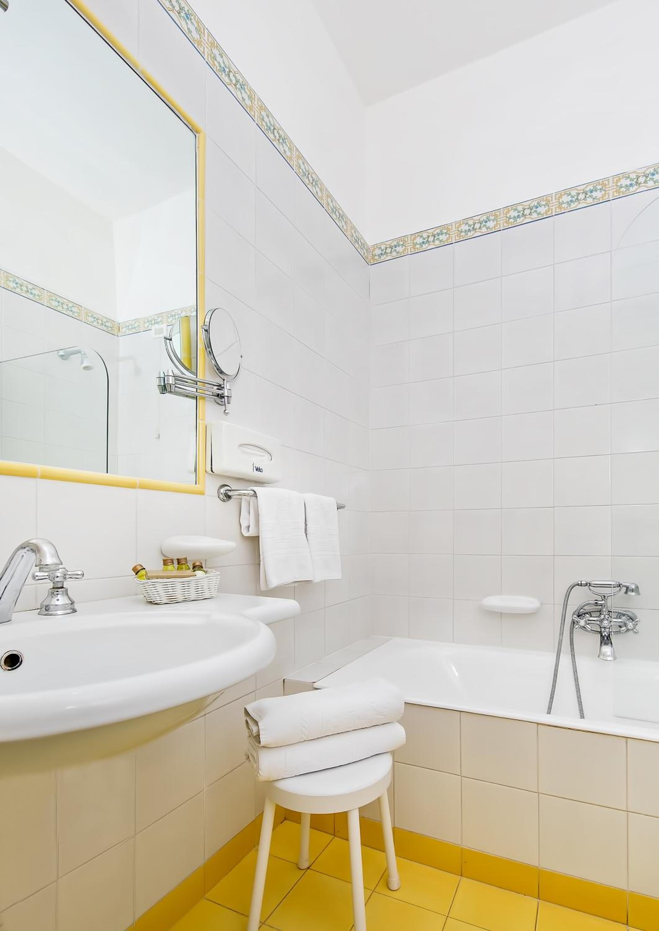 Economy Double Or Twin Room photo 2