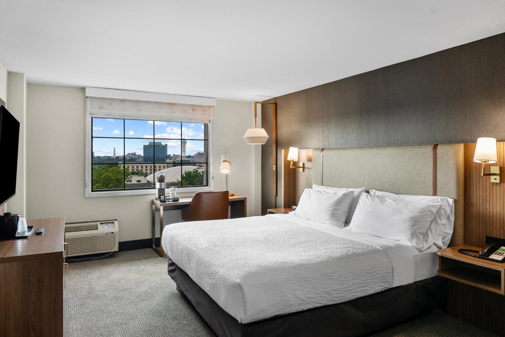 Premium King with Canadian Skyline View - Photo 25