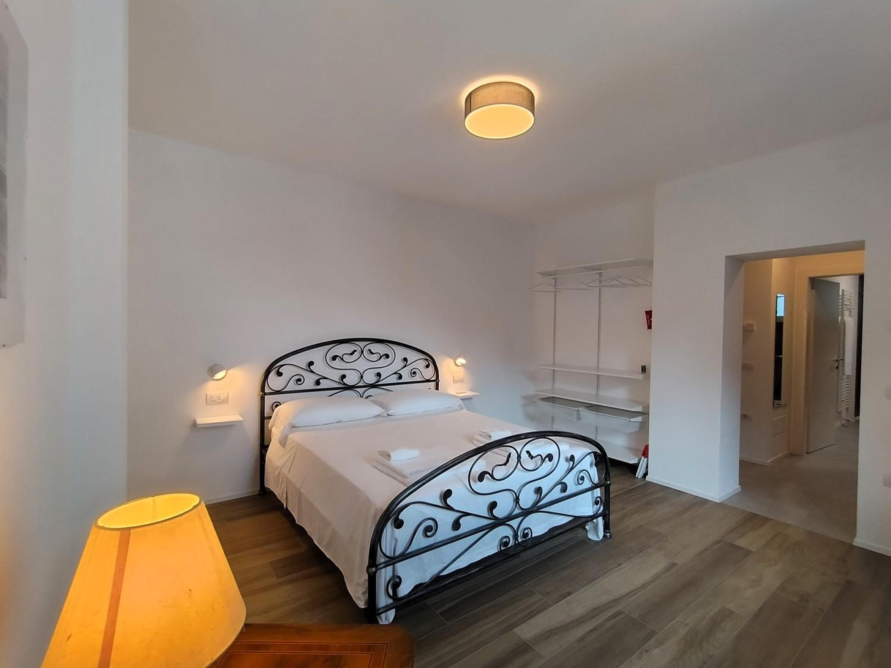 One-Bedroom Apartment photo 3