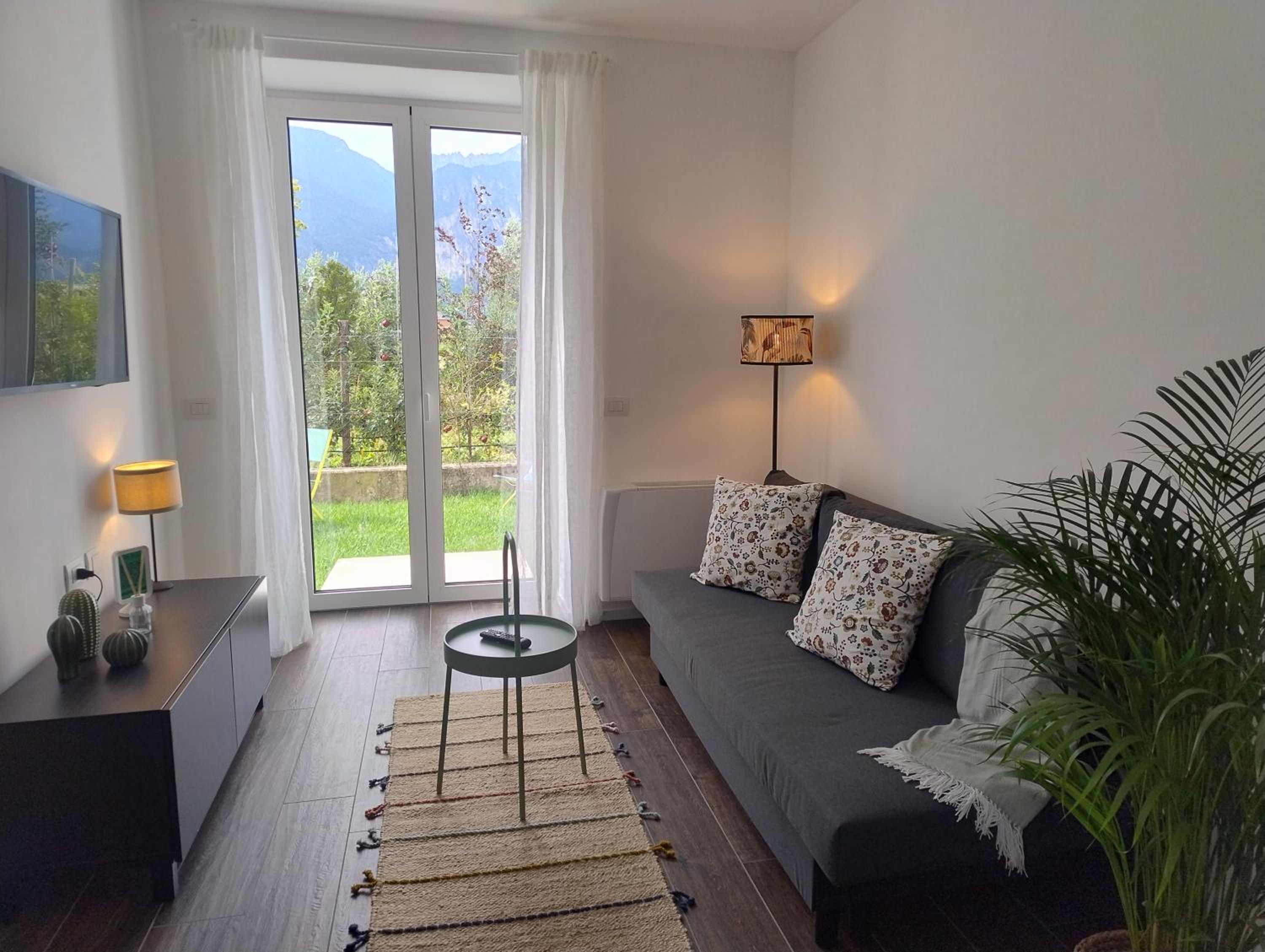 One-Bedroom Apartment with Garden photo 3