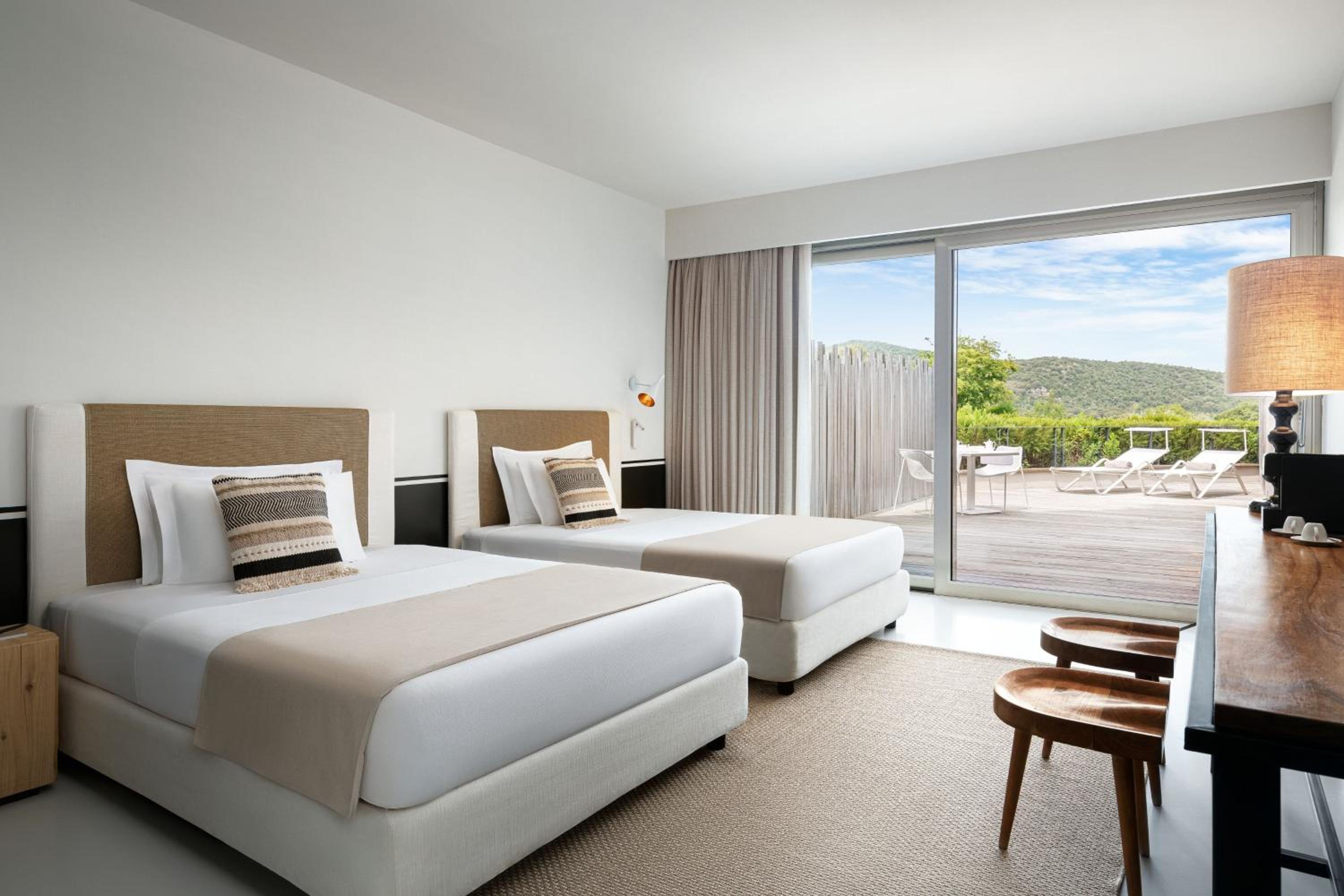 Queen Room with Two Queen Beds and Balcony - Courtyard View - Photo 1