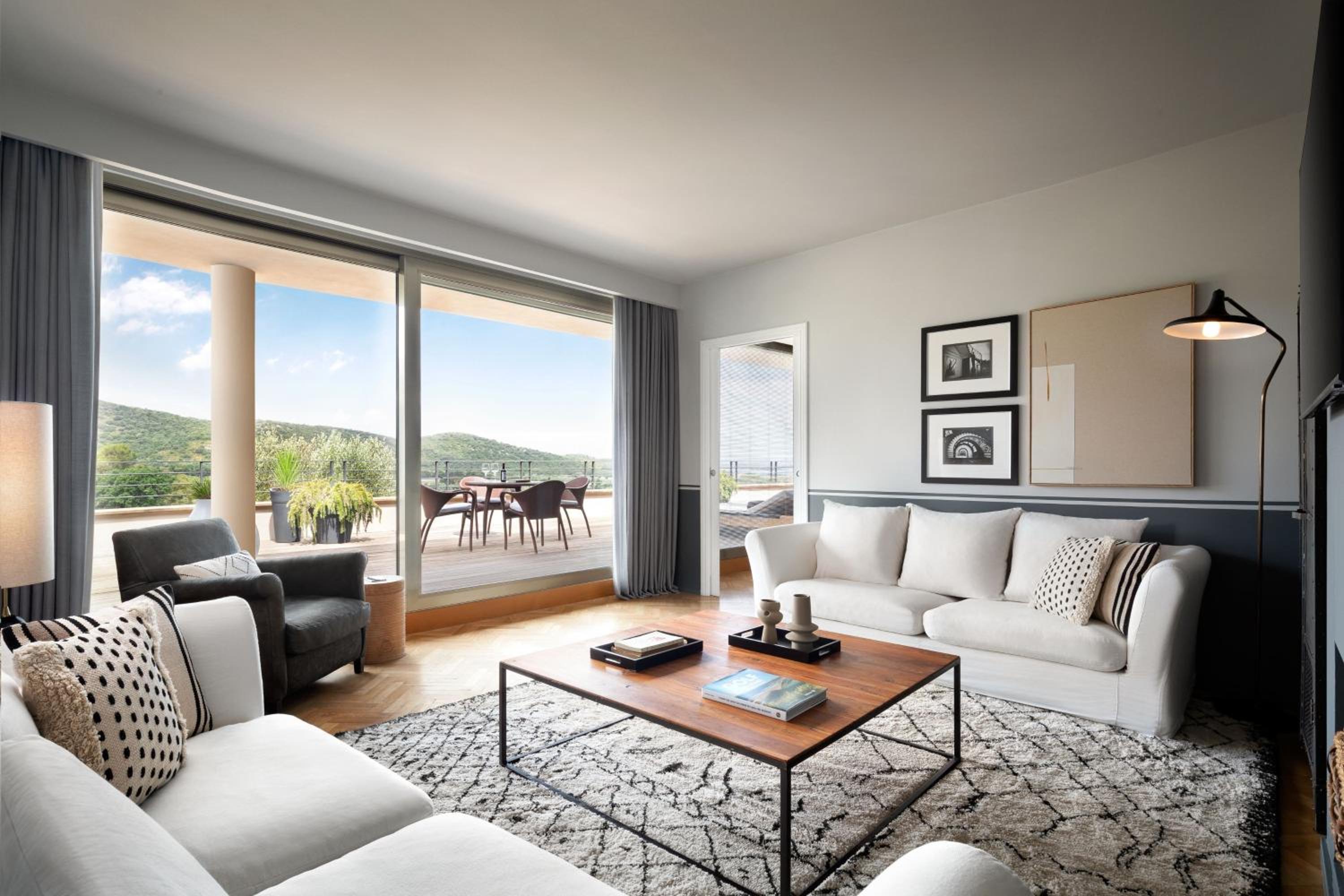 One-Bedroom Deluxe King Suite with Sofa Bed and Golf View - Photo 12