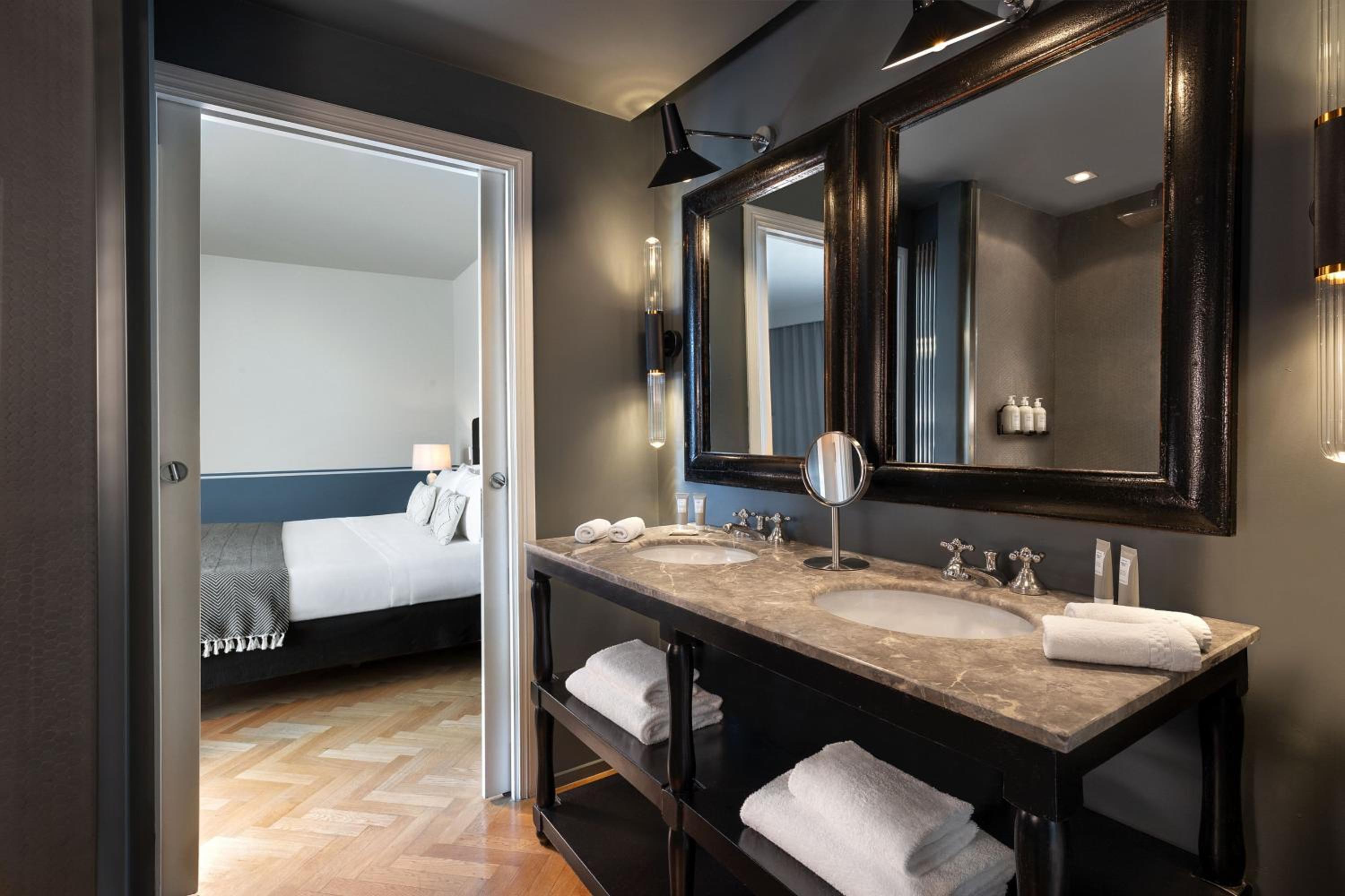 One-Bedroom Deluxe King Suite with Sofa Bed and Golf View - Photo 2