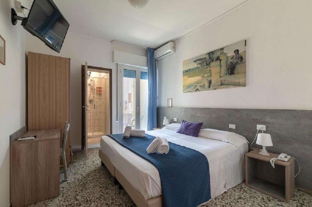 Standard Double Room - Photo 1