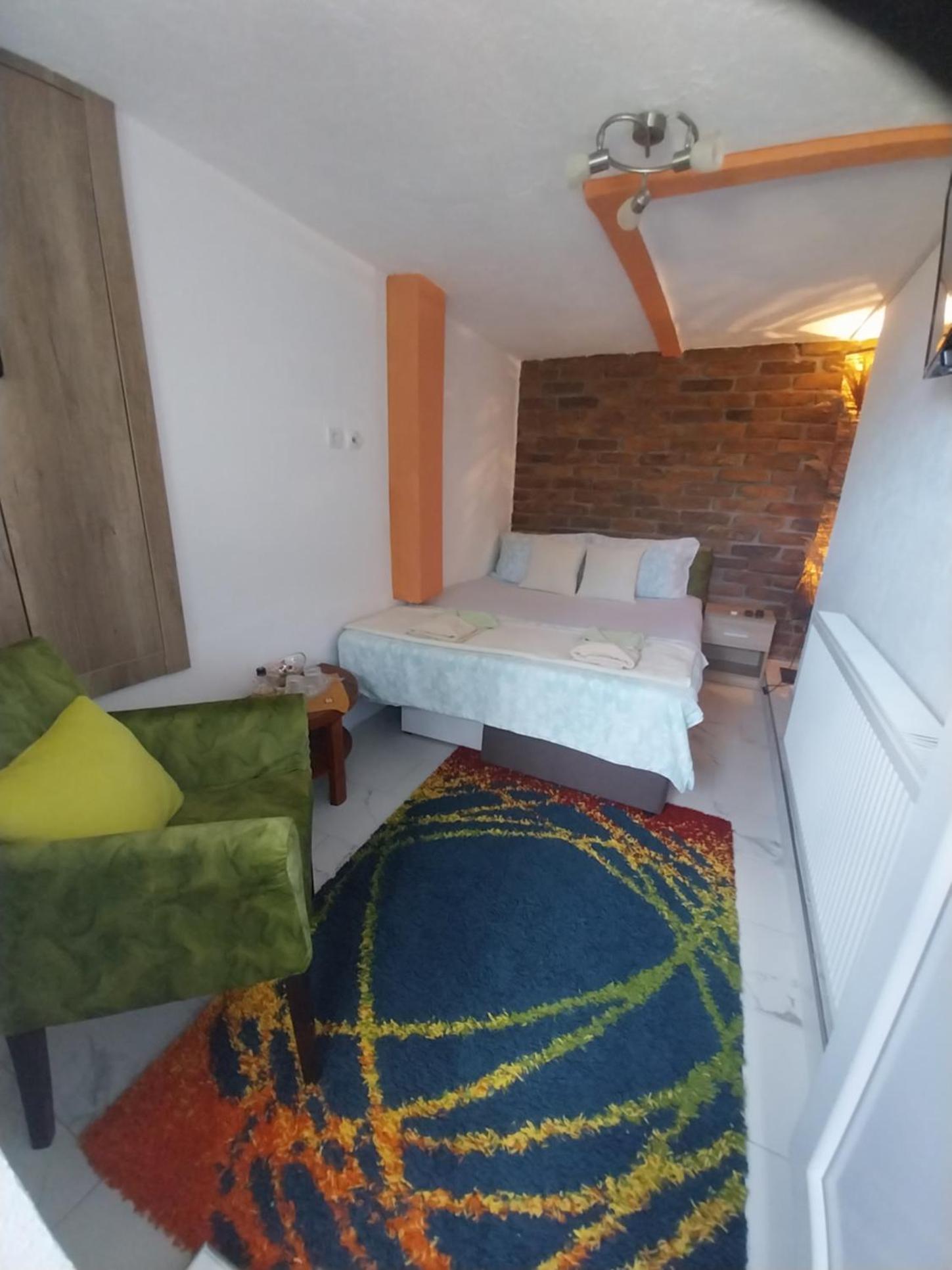 Deluxe Double Room (2 Adults + 1 Child) photo 1