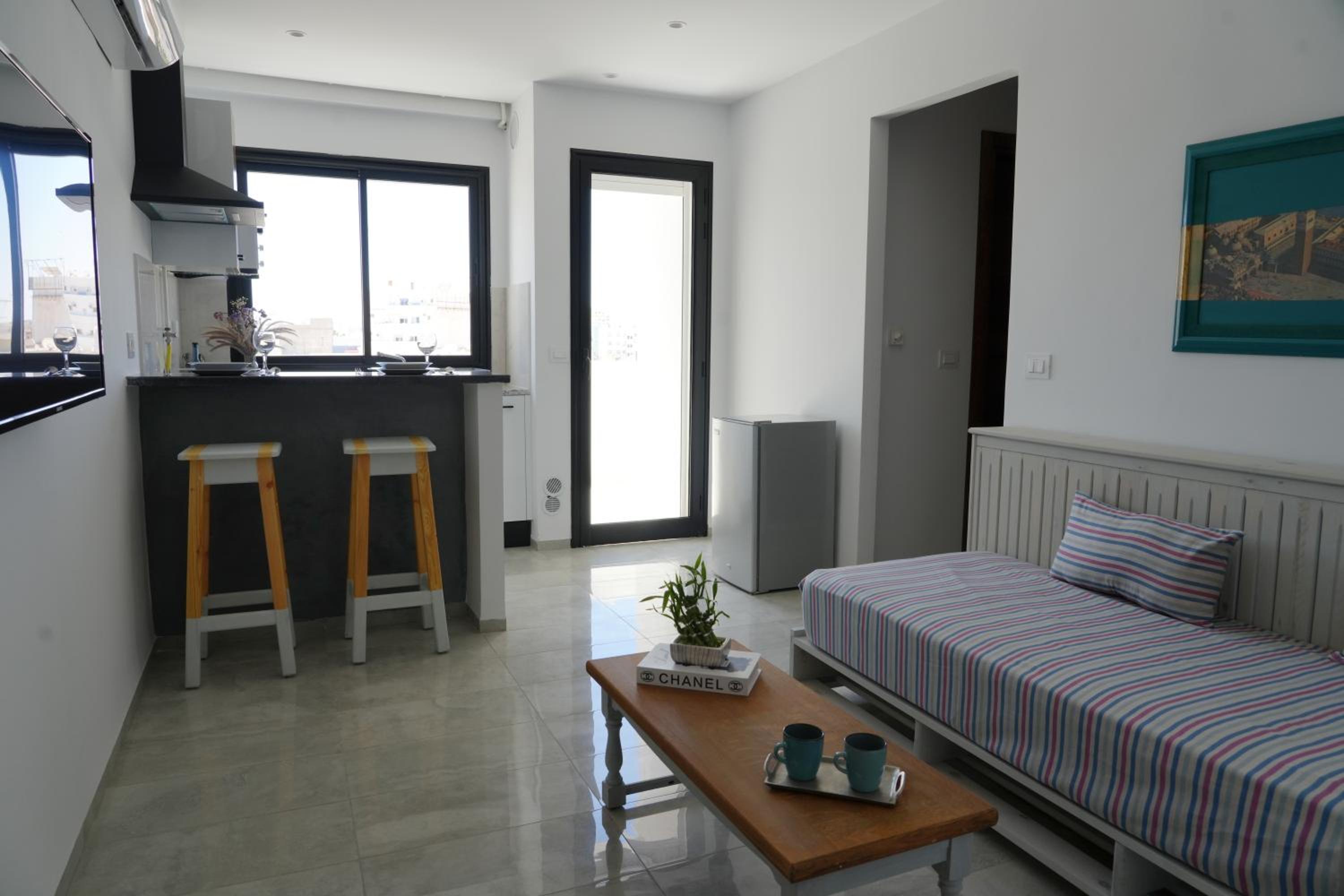 One-Bedroom Apartment photo 1