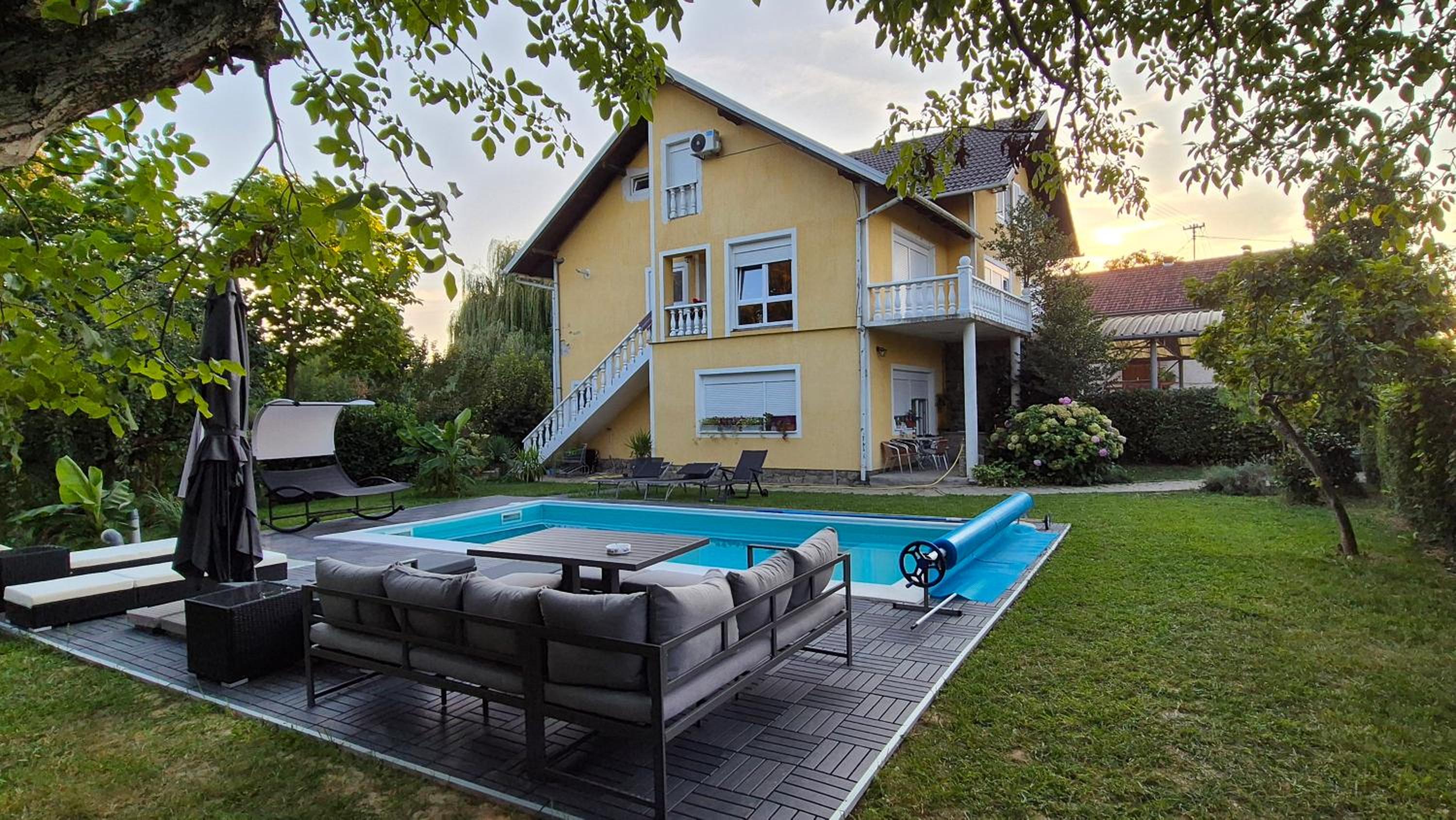 Villa photo 2