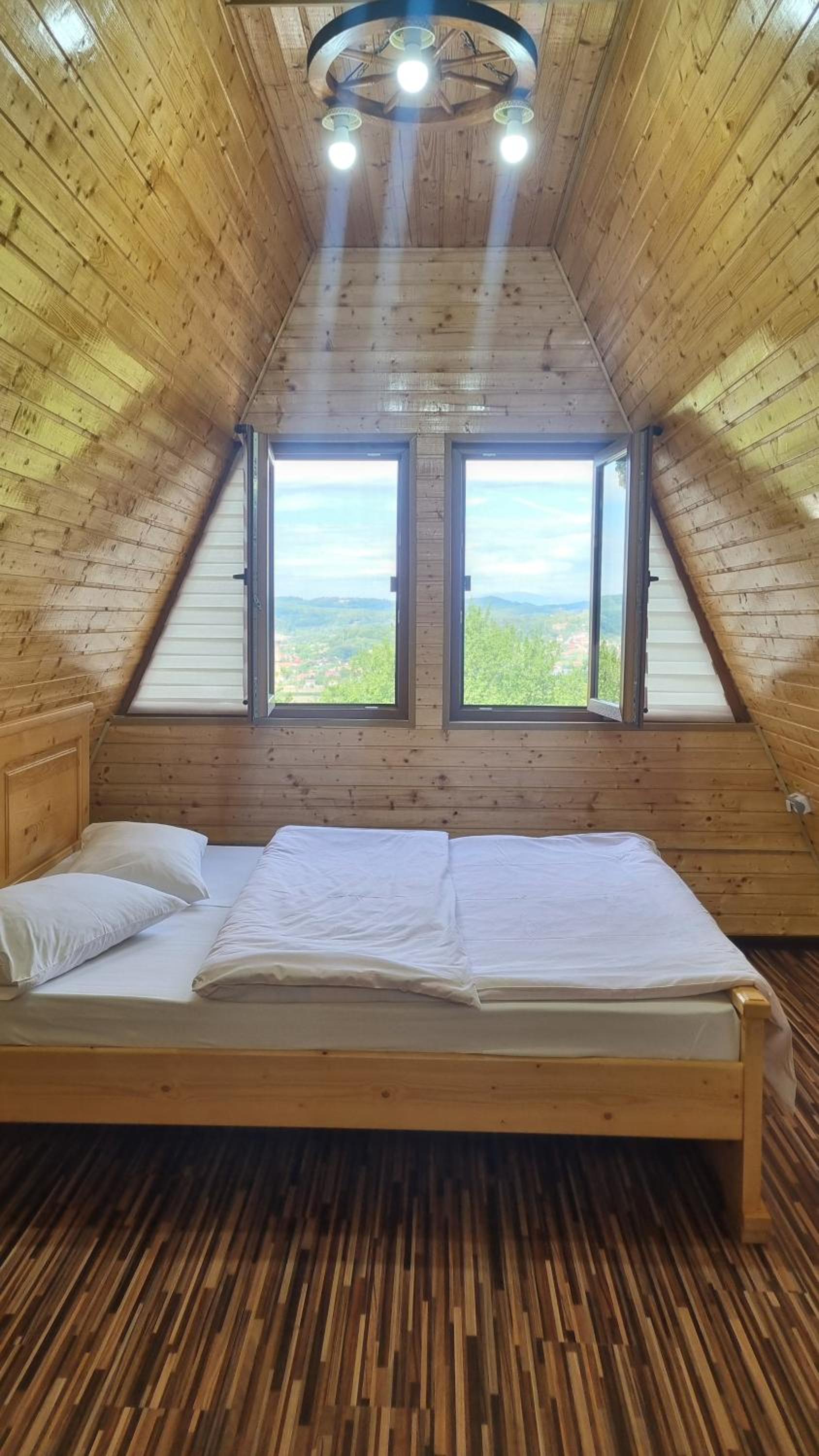 One-Bedroom House - Photo 19
