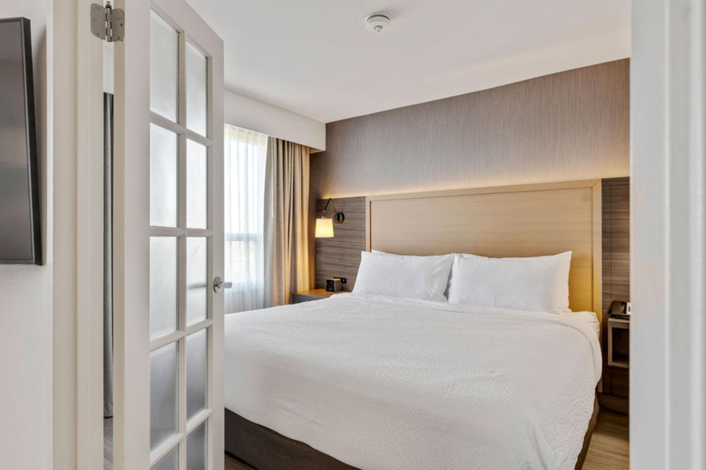 King Suite with Sofa Bed thumbnail 5