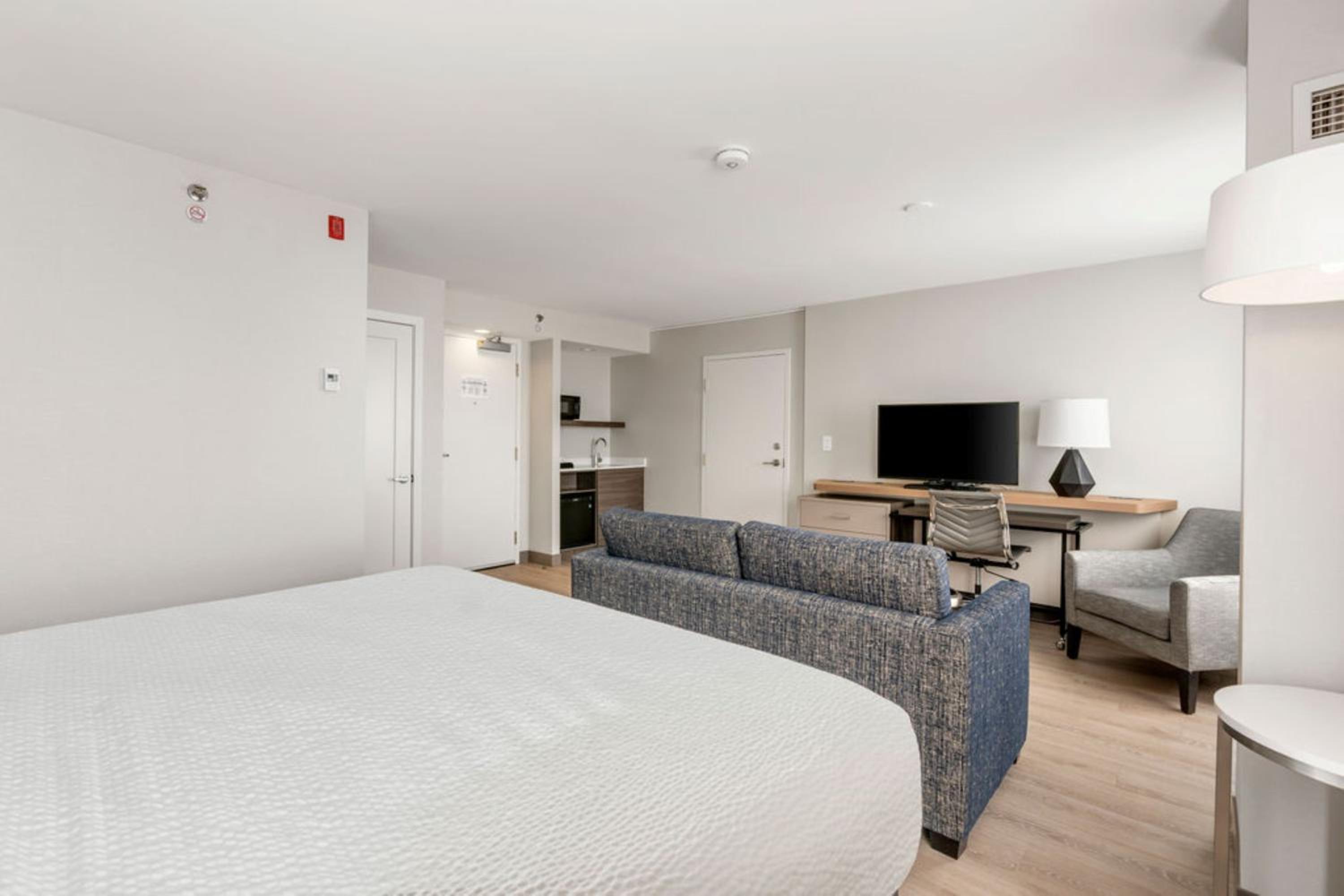 Premium Corner King Room with Shower