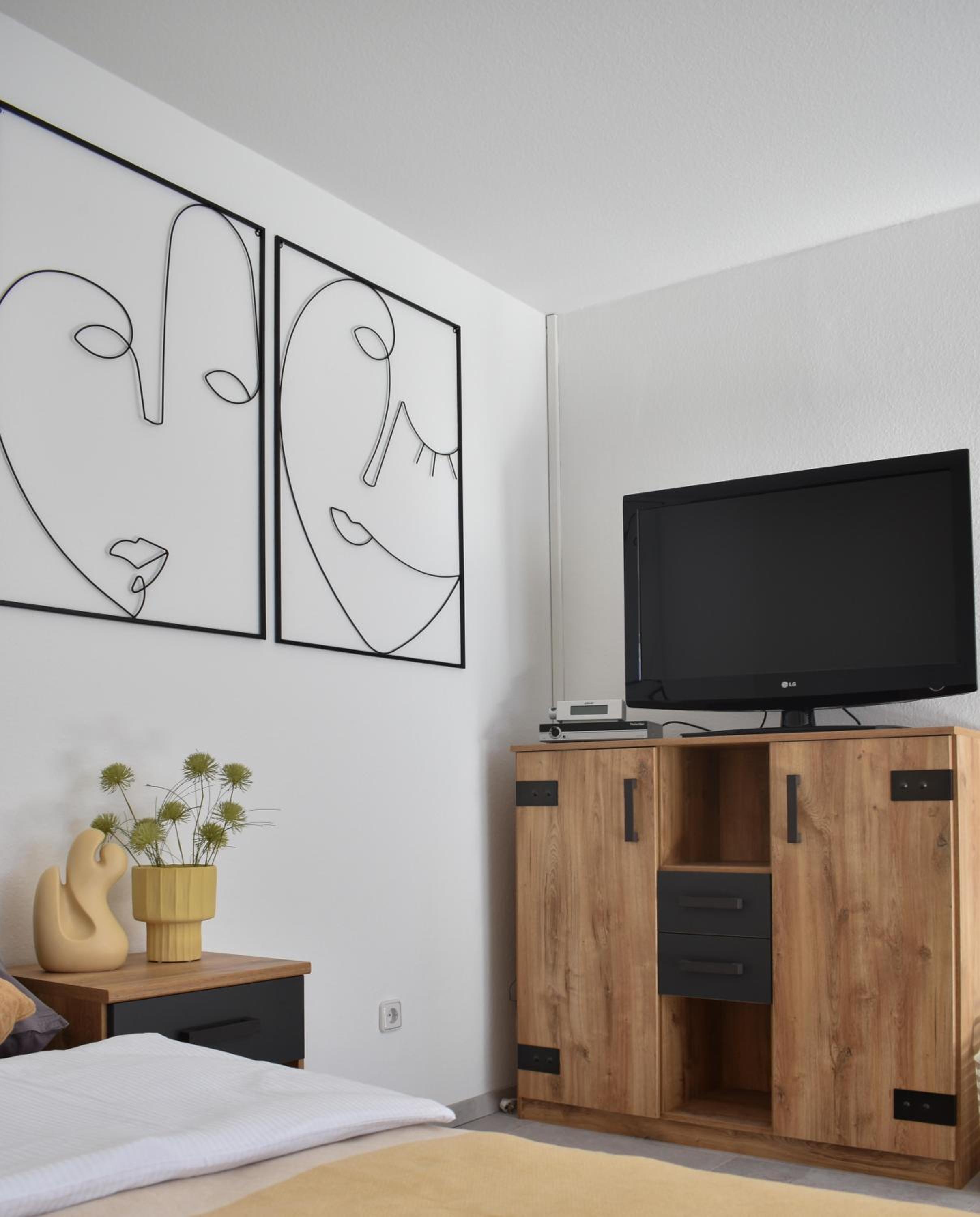 One-Bedroom Apartment photo 1