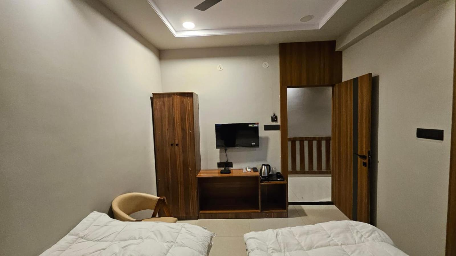 Double or Twin Room photo 2