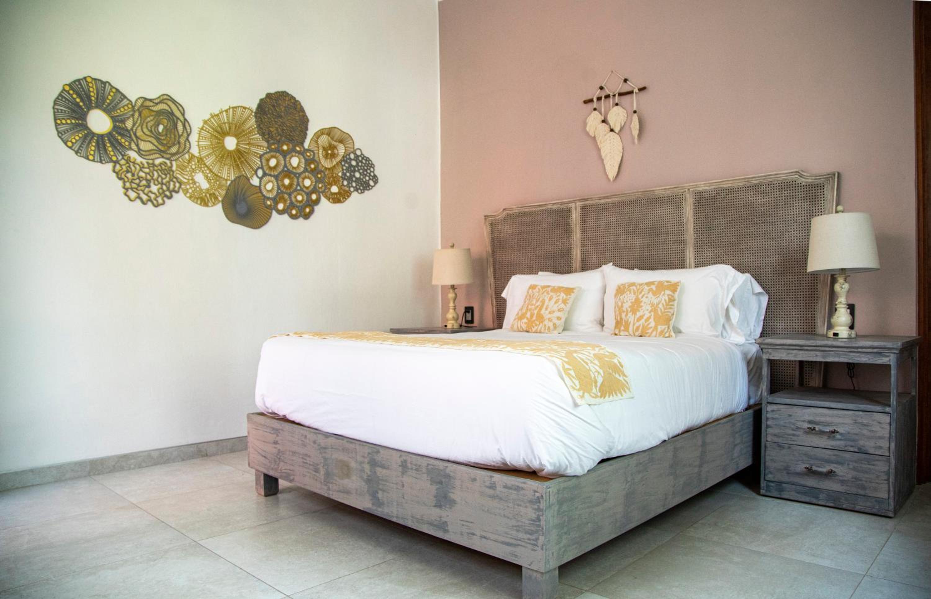 Queen Room with Pool View