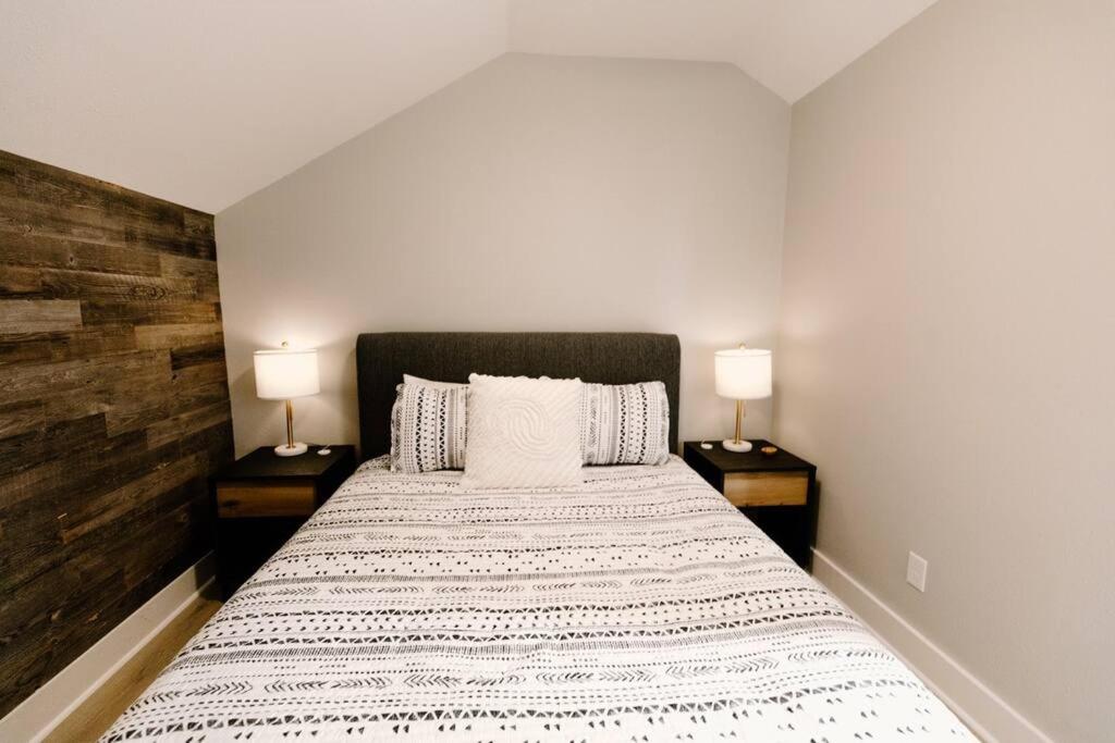 Three-Bedroom House photo 1