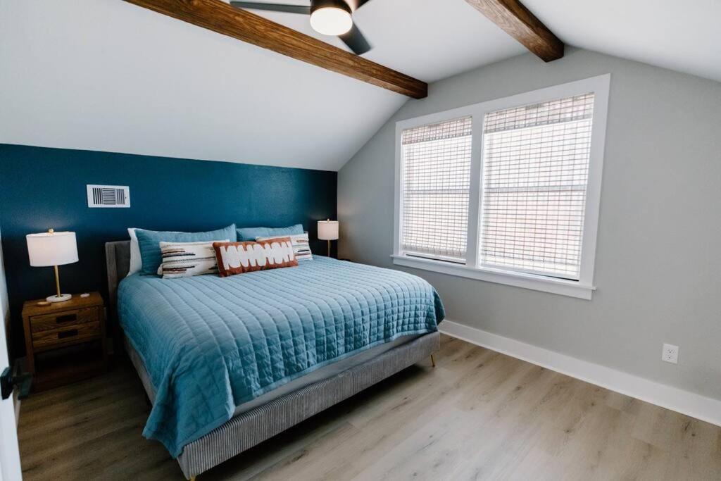 Three-Bedroom House photo 3