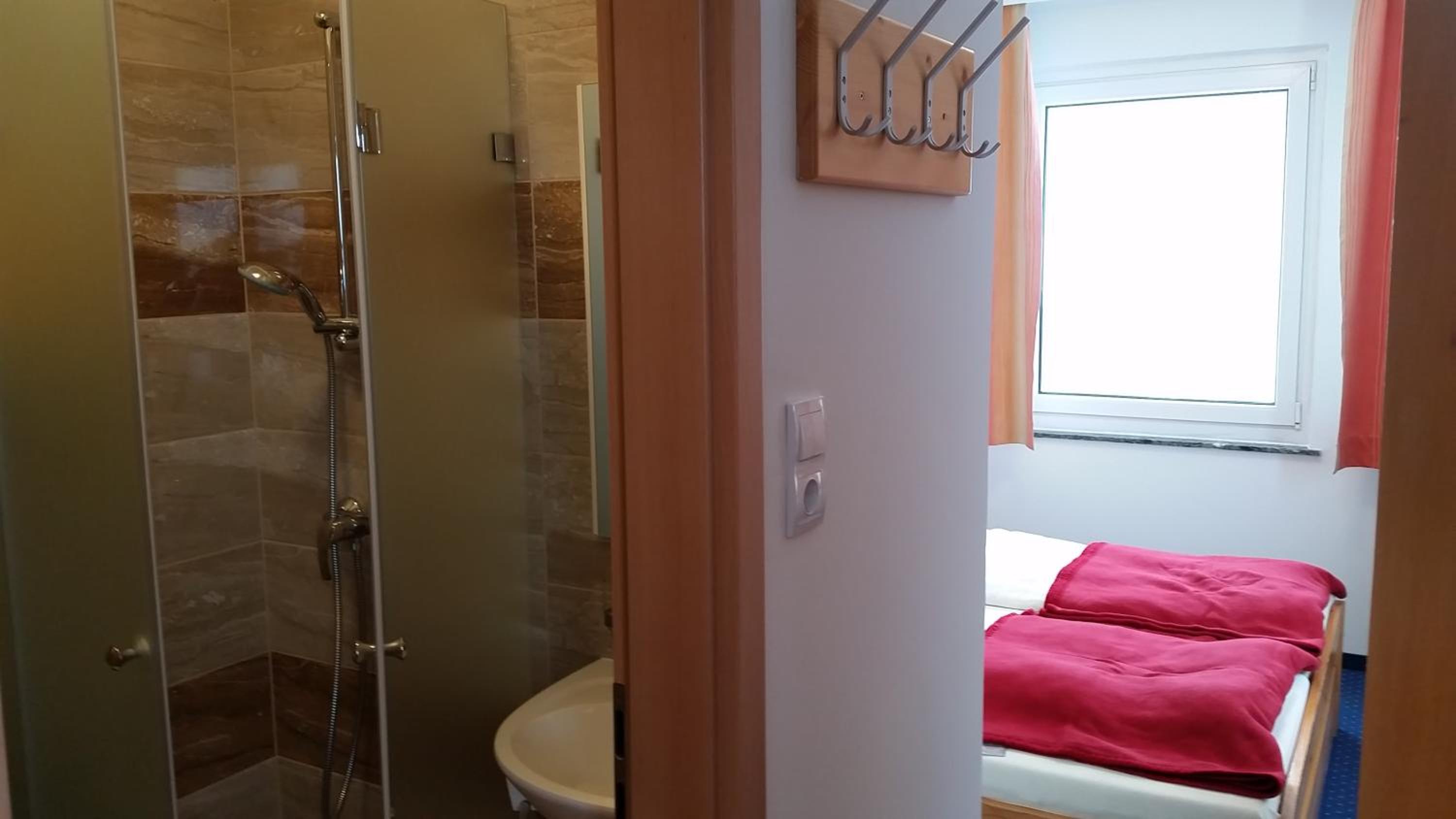 Double Room - Photo 8